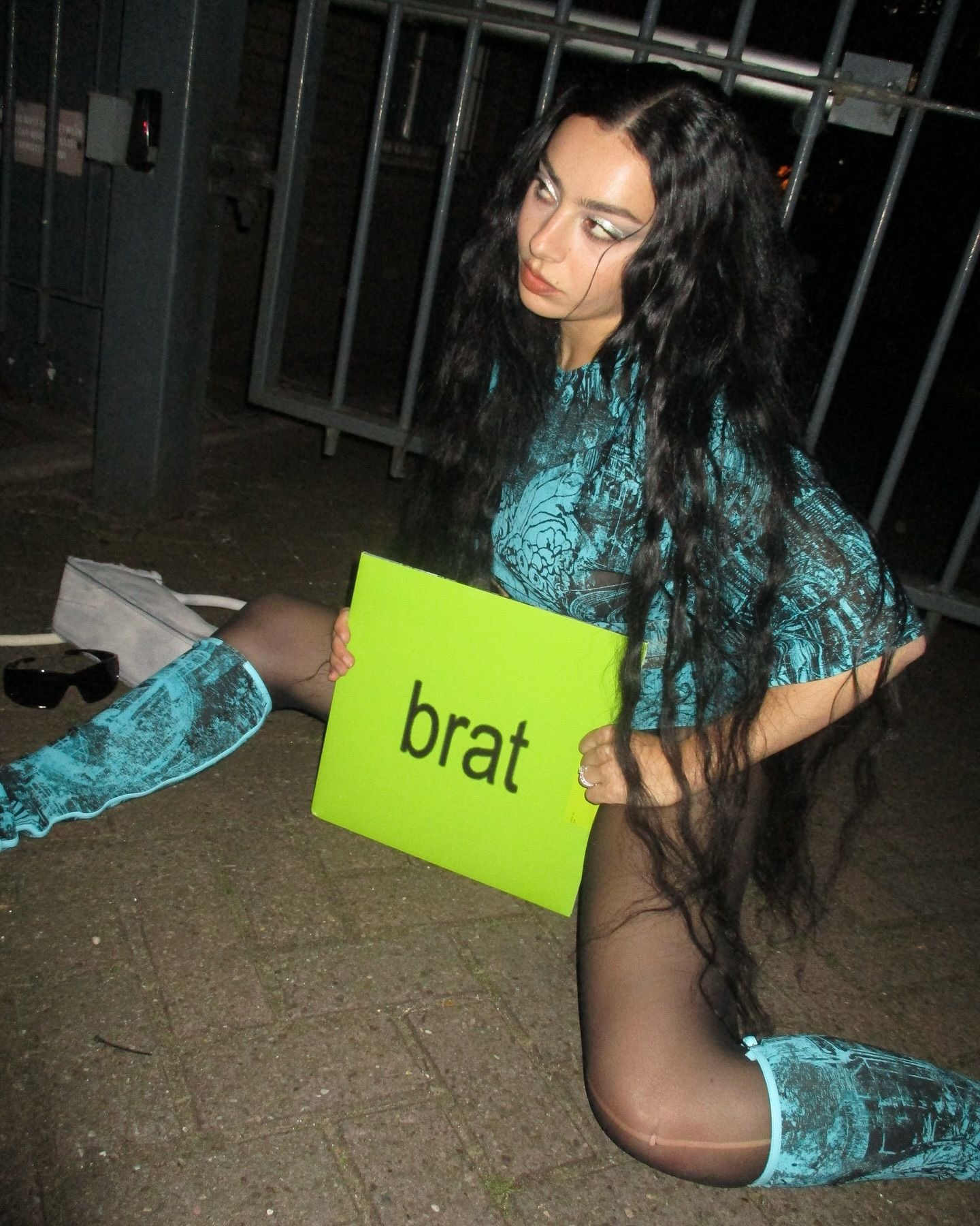 Hinh anh Sự xuất hiện bất ngờ của màu xanh lá neon hay xanh “Brat” 1