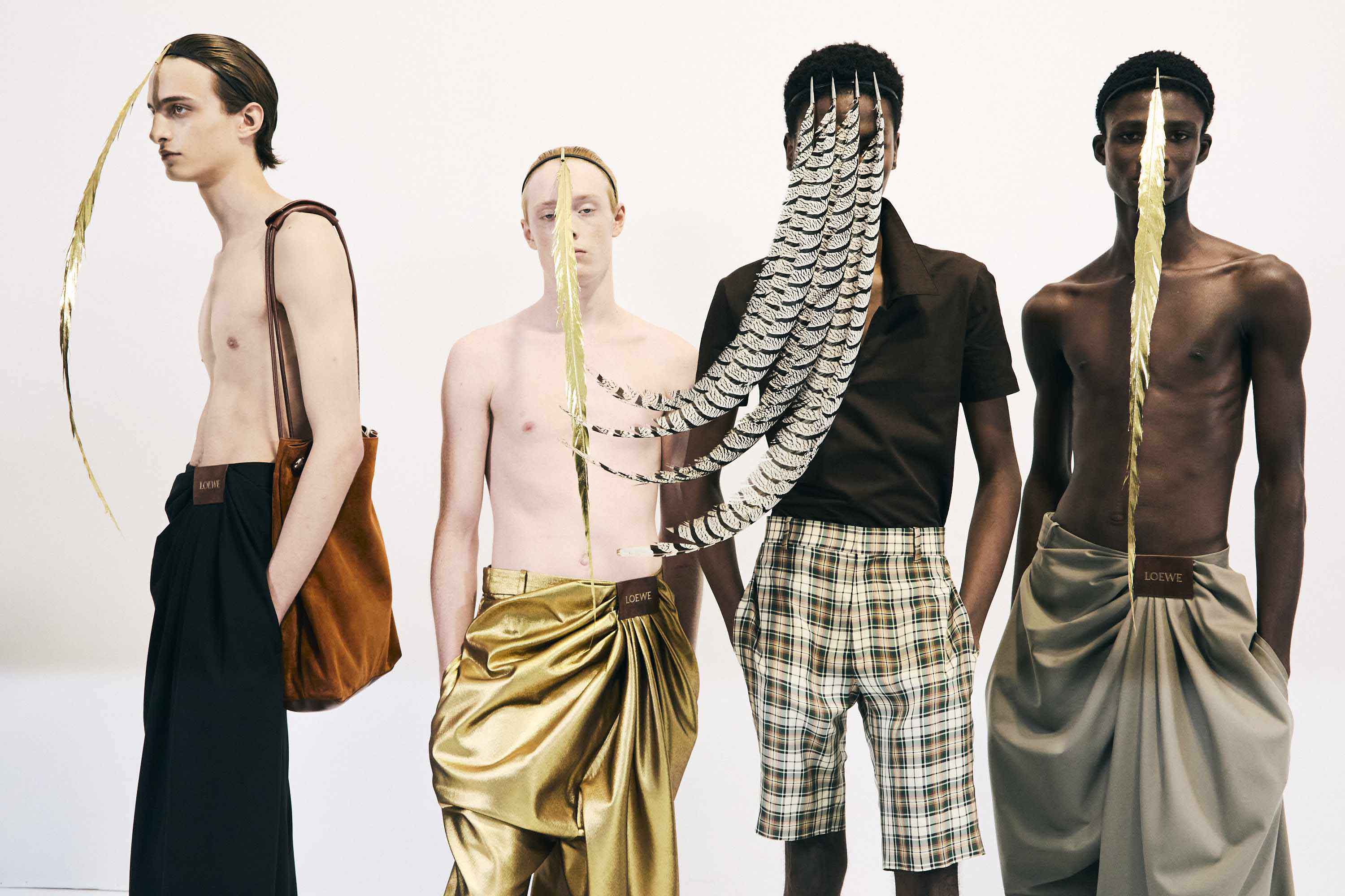 Soán ngôi Miu Miu, Loewe trở thành thương hiệu được săn đón nhất quý 2/2024