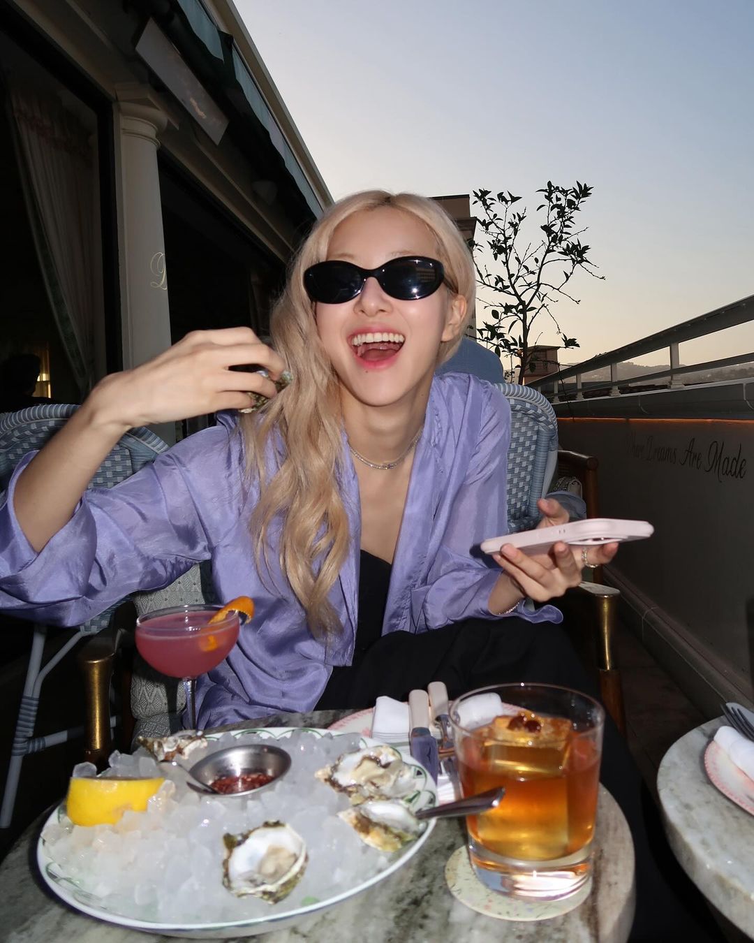 Phong cách thường ngày của Rosé (Blackpink): Những mảnh ghép cần có trong tủ đồ của bạn