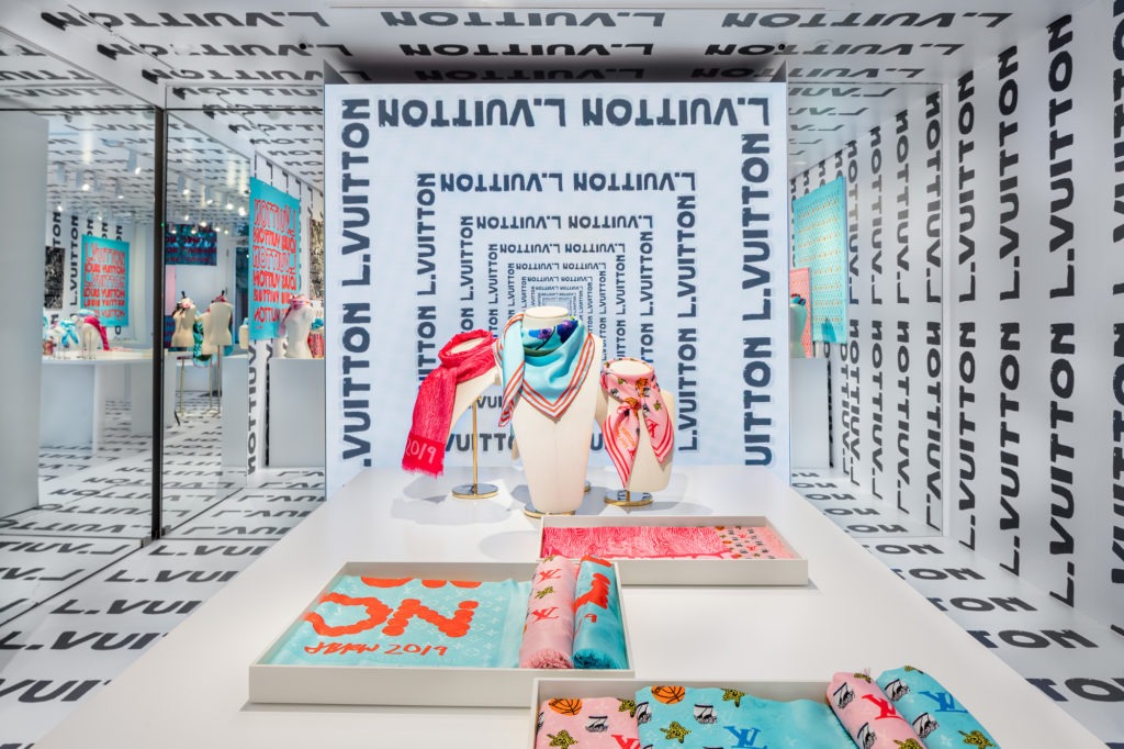 Hinh anh LV Art Silk Squares - Louis Vuitton trình làng bộ sưu tập khăn lụa nghệ thuật, cùng tầm nhìn và tư duy sáng tạo của 5 nghệ sĩ đương đại 1