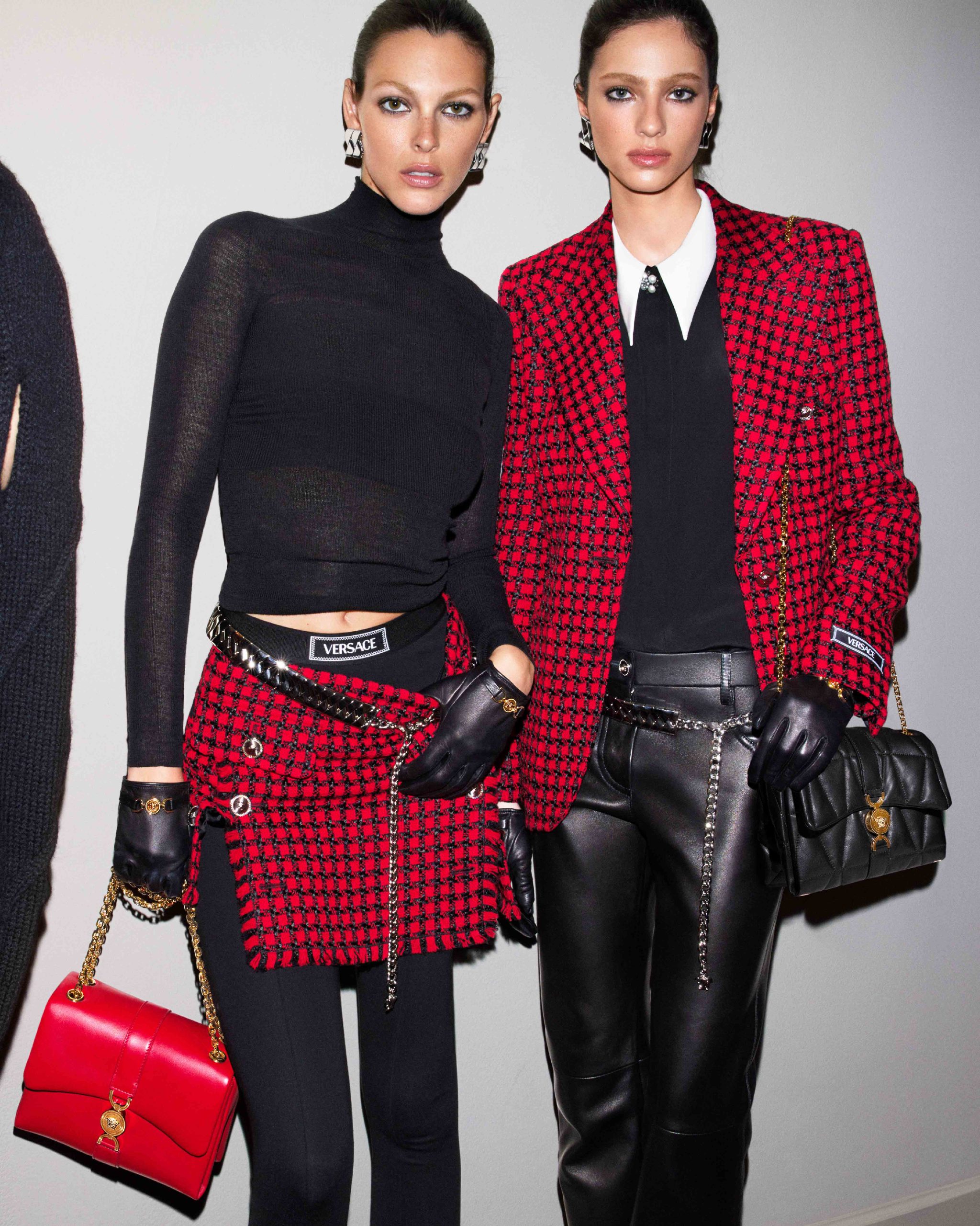 Chiến dịch Versace Thu – Đông 2024 túi kleio