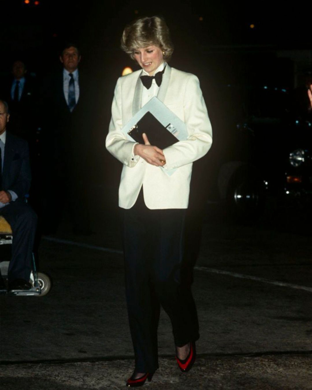 Diana tuxedo trắng