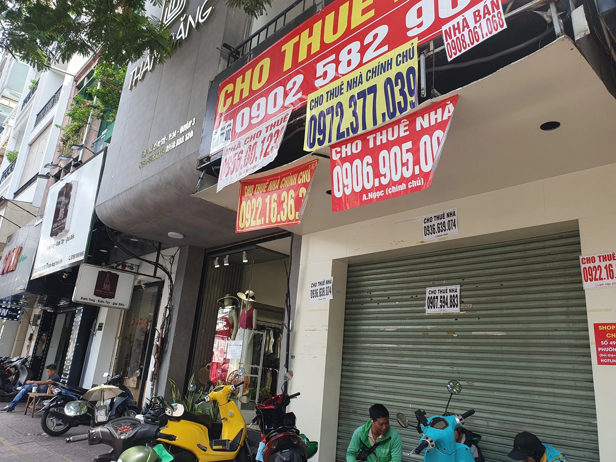 Hinh anh Cửa hàng thời trang: Dừng lại hay tiếp tục trong cơn bão suy thoái? 2