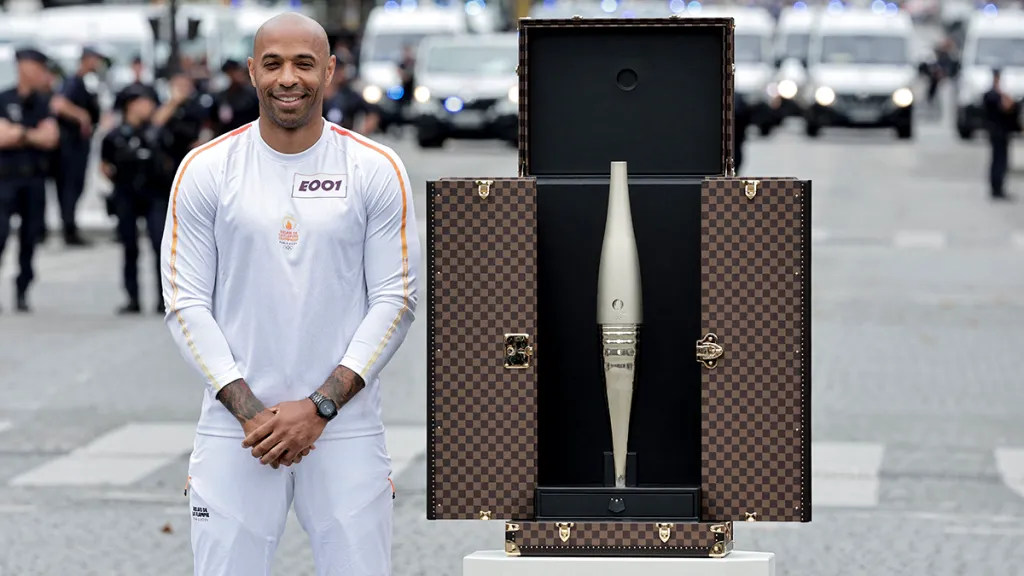 Hinh anh Nike trở thành quán quân trên đường đua truyền thông tại Olympic 2