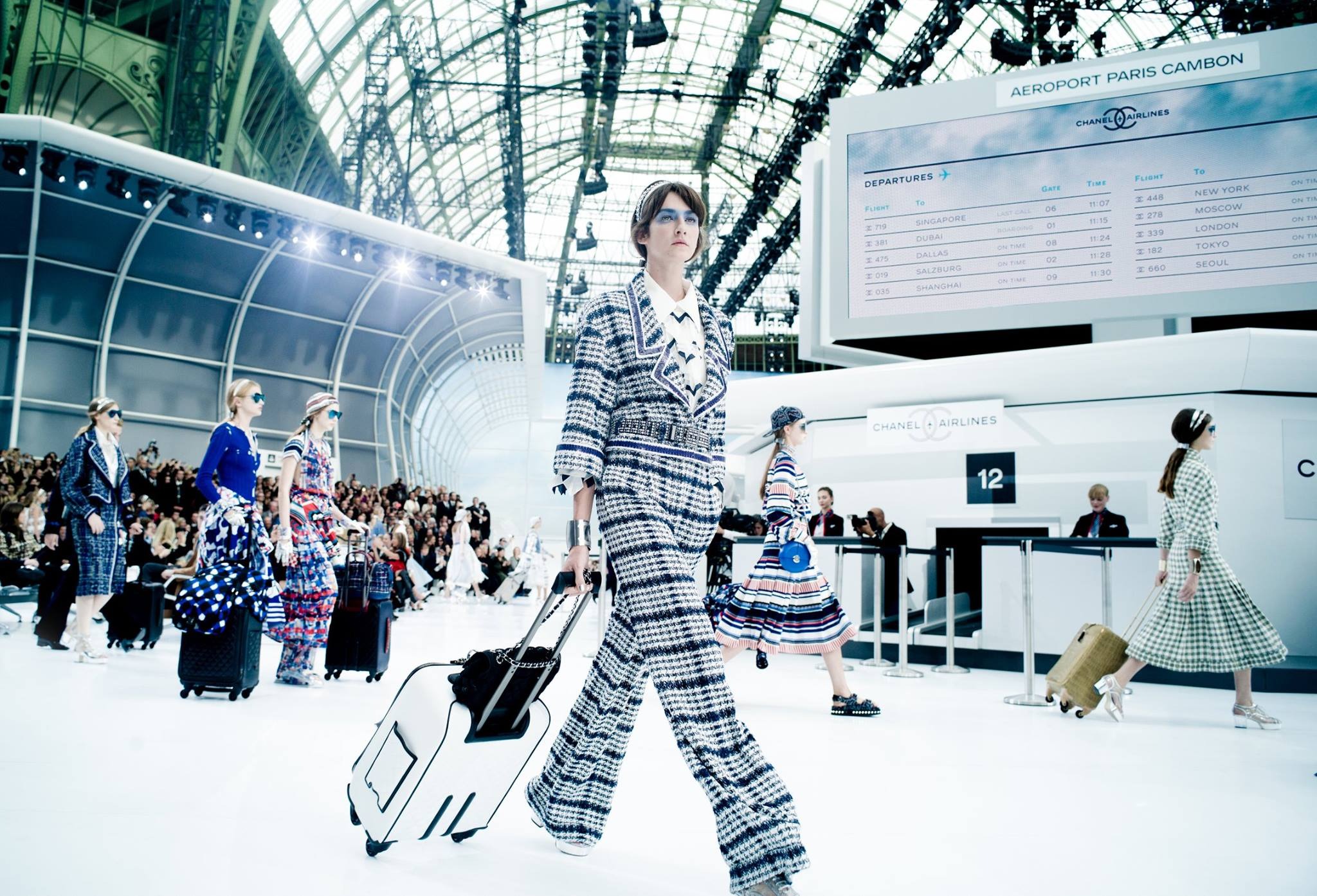 Hinh anh Địa đàng thời trang sắp sửa được chiêm ngưỡng các show diễn của Chanel tại Bảo tàng Grand Palais huyền thoại 3