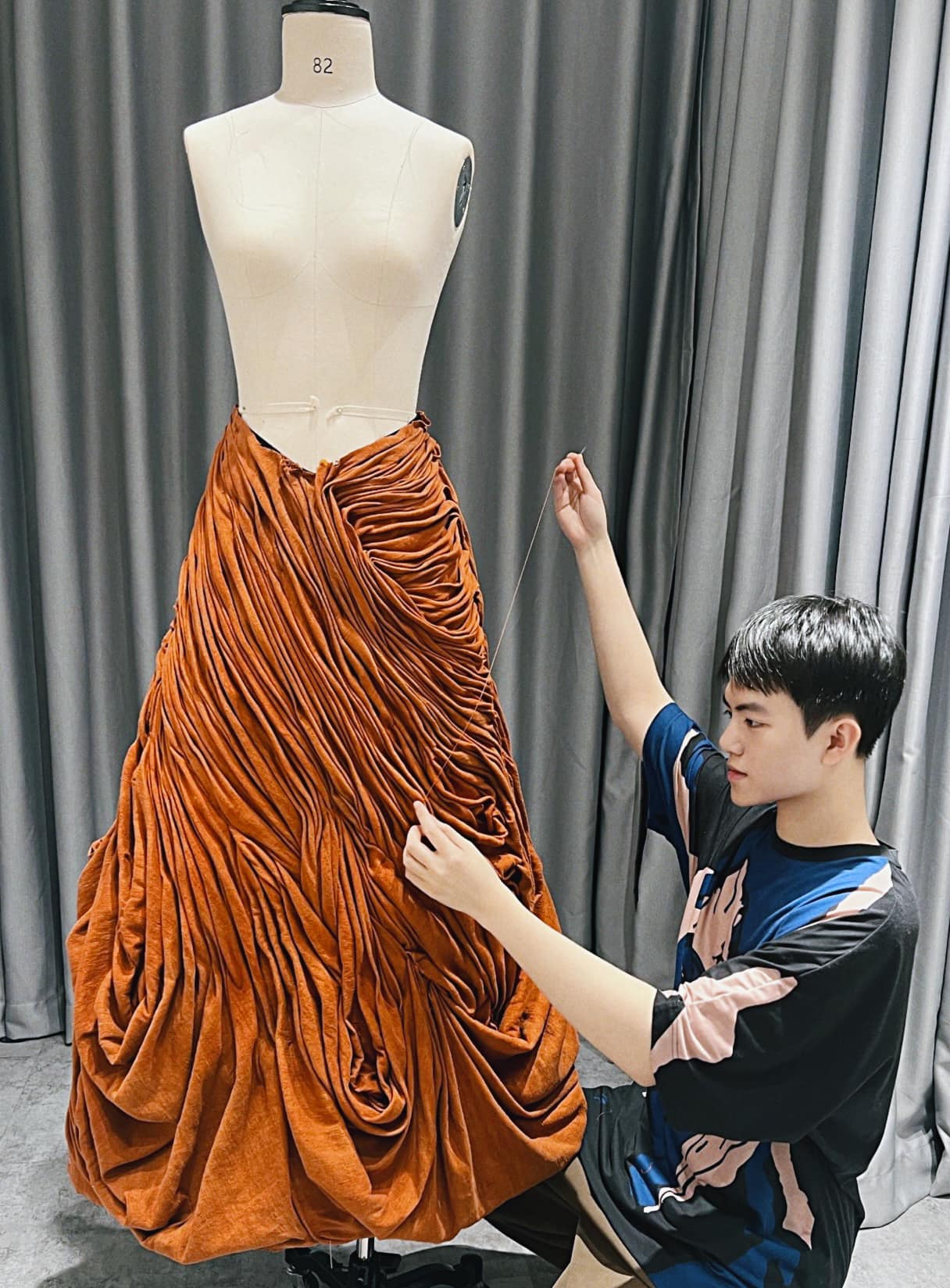 Hinh anh Mong muốn lớn nhất của Hoàng là được bạn bè quốc tế biết đến thương hiệu “Phan Dang Hoang” đến từ Việt Nam - NTK Phan Đăng Hoàng 2