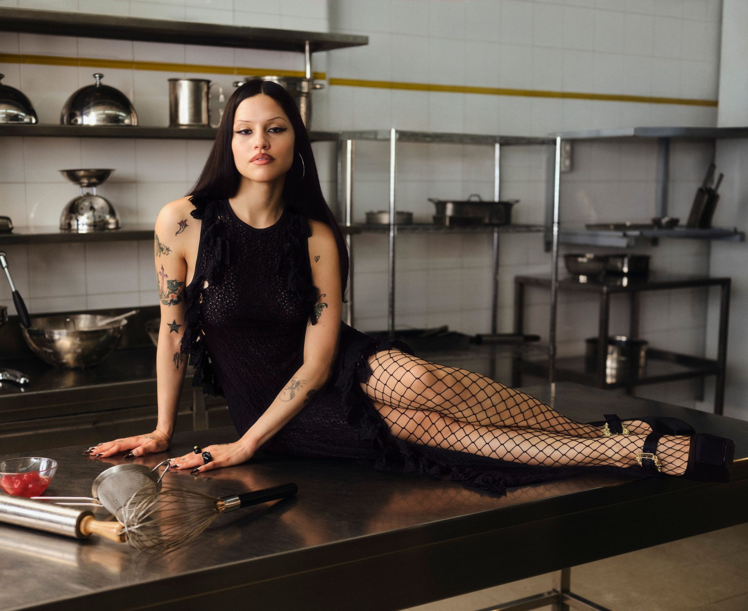 Hinh anh “Đất diễn” dành cho những cô nàng “Modern Goth” ở những ngày thu 2024 2