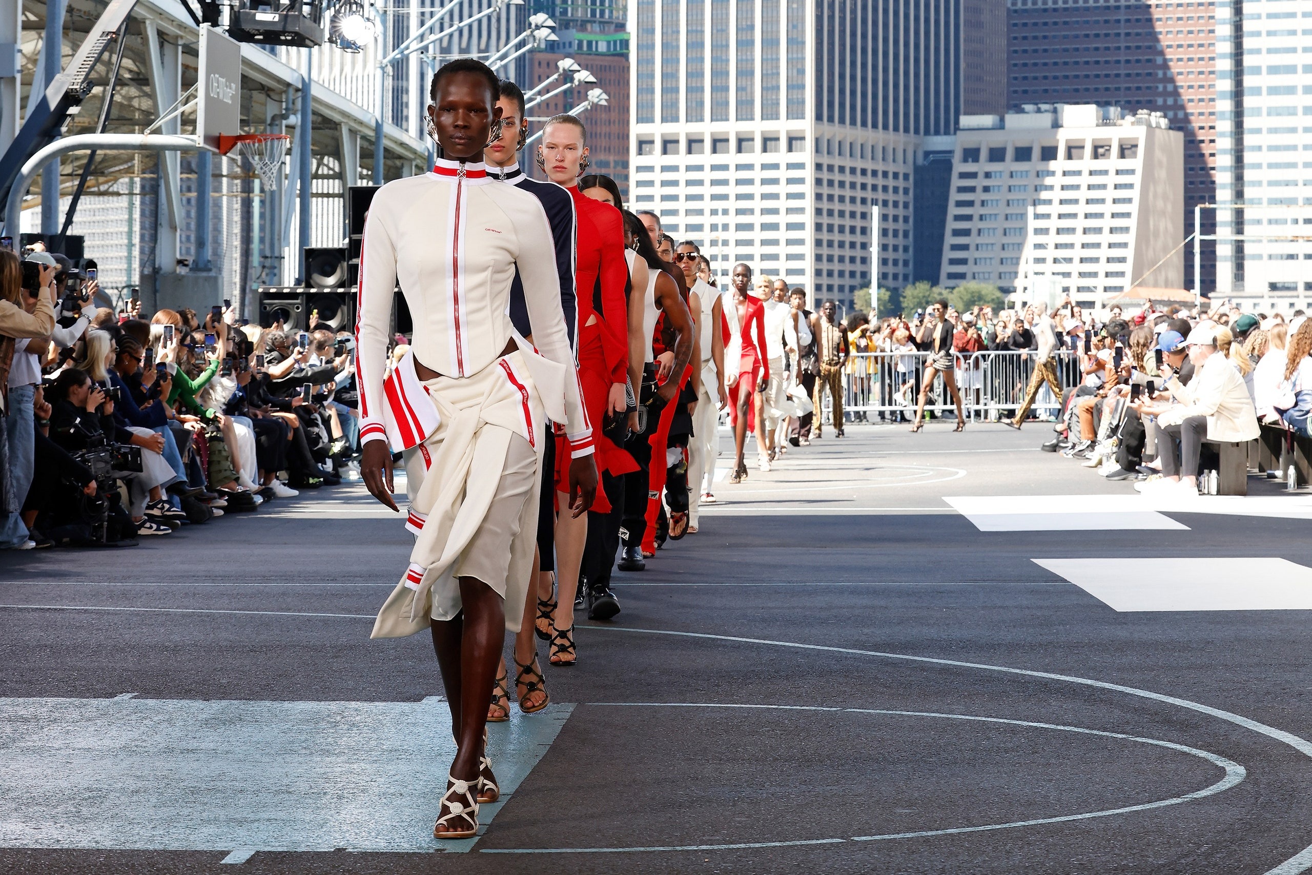 Off-White Spring 2025: Đi để trở về!