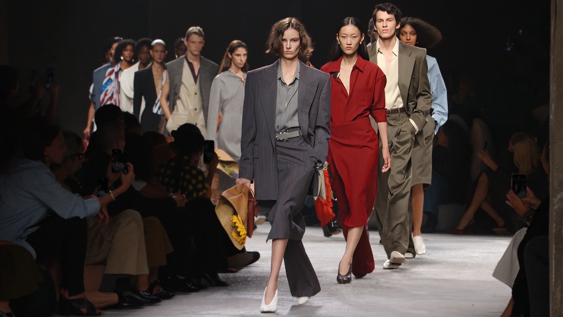 Bottega Veneta Spring 2025 - Thời trang qua ánh nhìn của trẻ thơ 