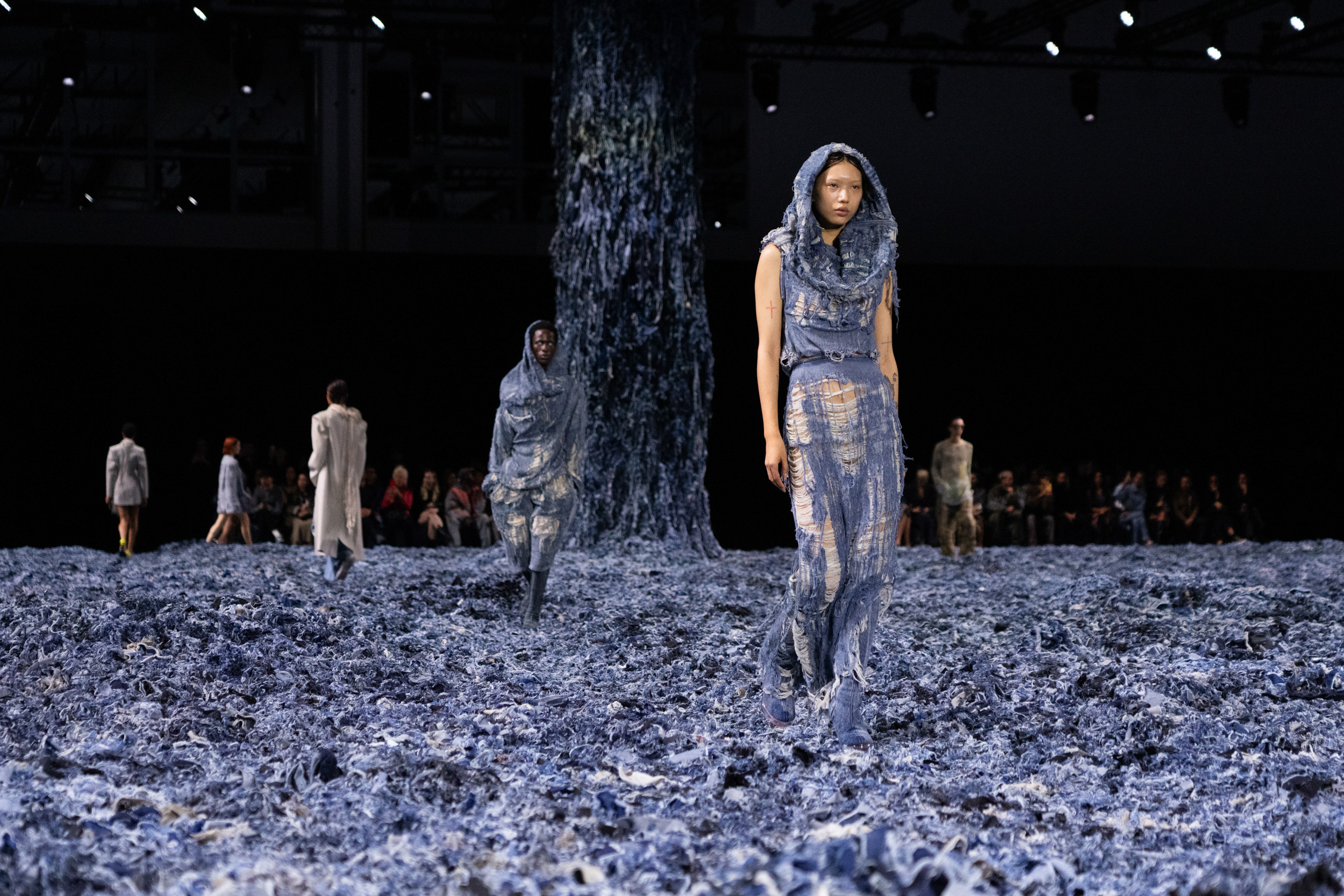 Diesel Spring 2025 - “Diesel là Denim”