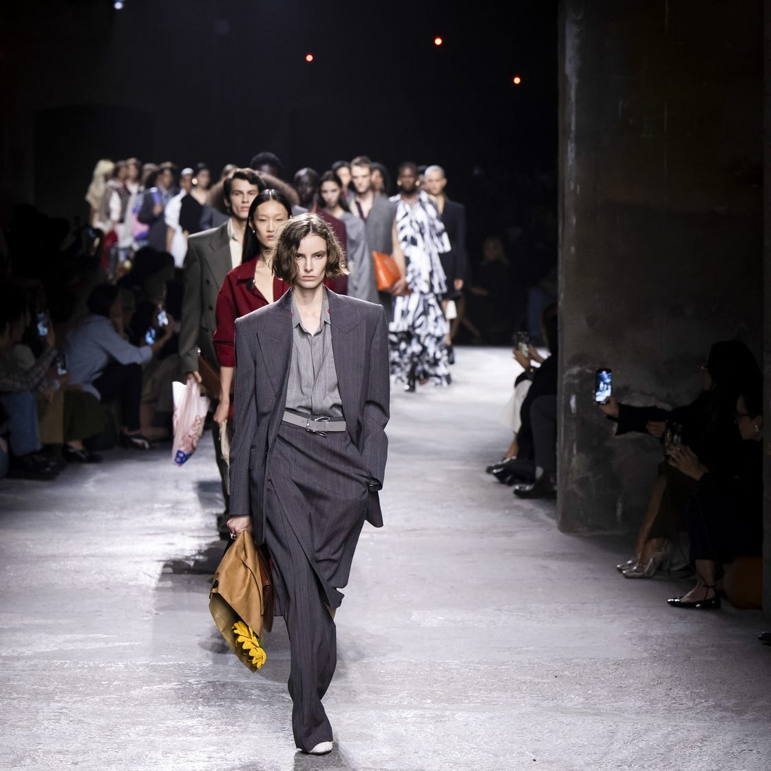 Hinh anh Bottega Veneta Spring 2025 - Thời trang qua ánh nhìn của trẻ thơ 2