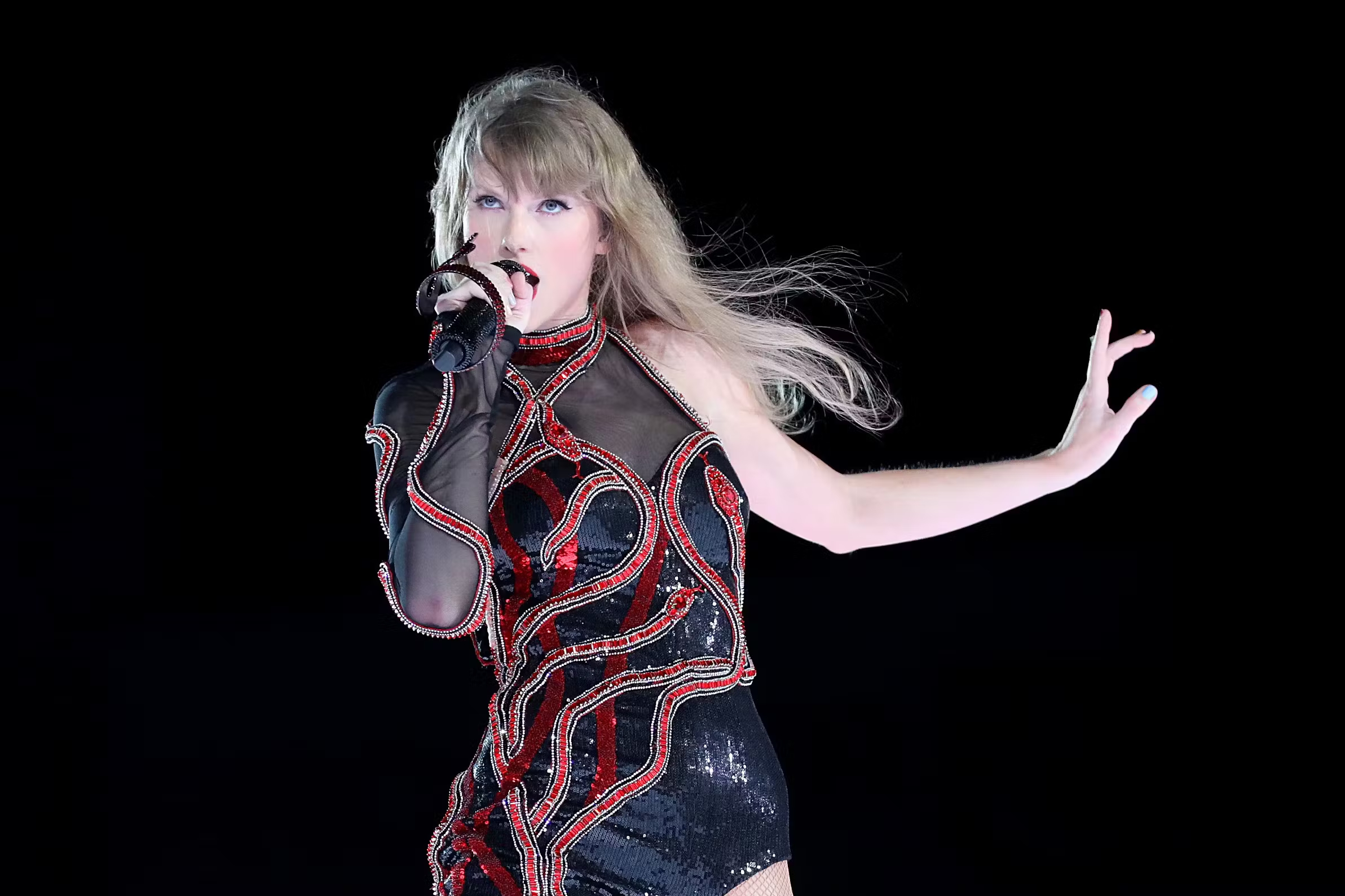 Taylor Swift The eras tour trang phục họa tiết con rắn