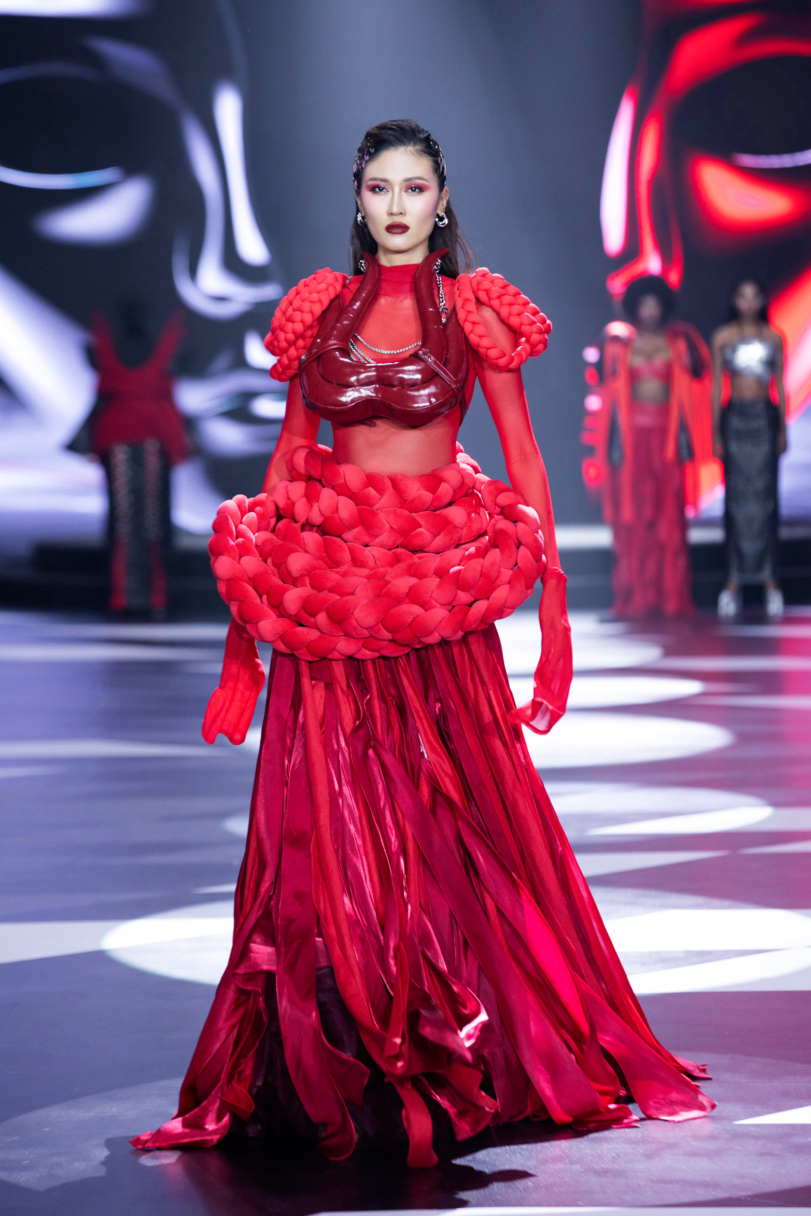 Hinh anh Dòng chảy của thời trang Dân gian đương đại, Art & Street Style, Haute Couture 1
