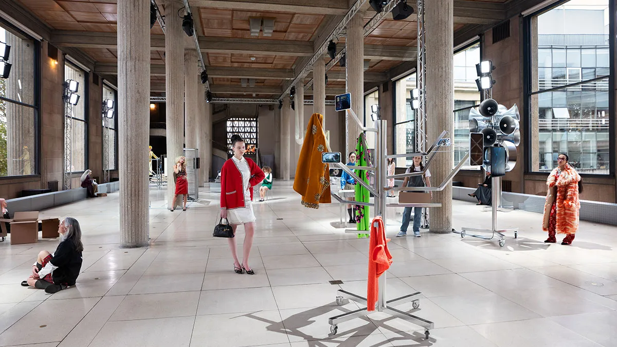 Miu Miu hợp tác với Art Basel Paris thể hiện sự sáng tạo liên ngành qua dự án nghệ thuật