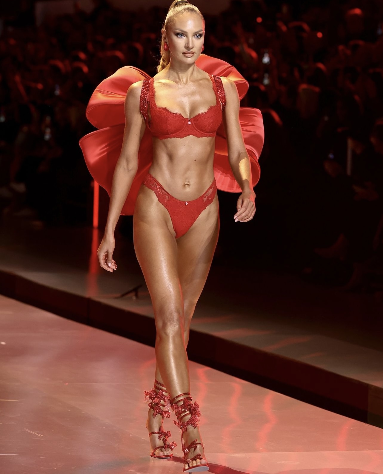 Hinh anh Đâu là thương hiệu nâng niu gót sen của các thiên thần Victoria’s Secret Fashion Show 2024? 4