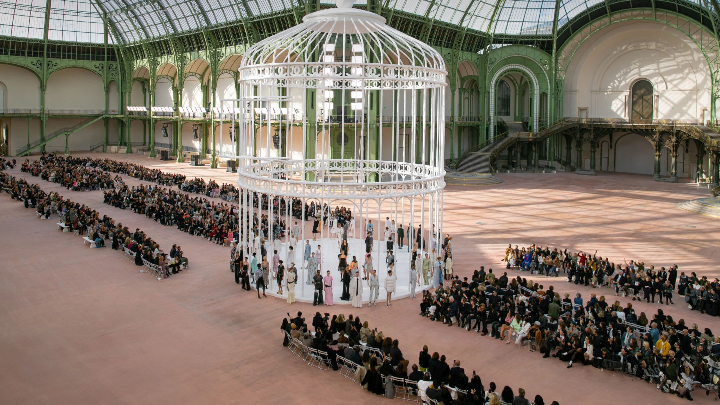 Hinh anh Chanel Spring 2025: Một sự tôn vinh rực rỡ dành cho Karl Lagerfeld - một chuẩn mực cho thời trang ngày nay 3