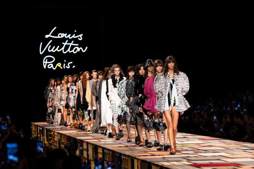 Louis Vuitton Spring 2025 - Cuộc gặp gỡ giữa thời đại Phục Hưng và khoa học viễn tưởng