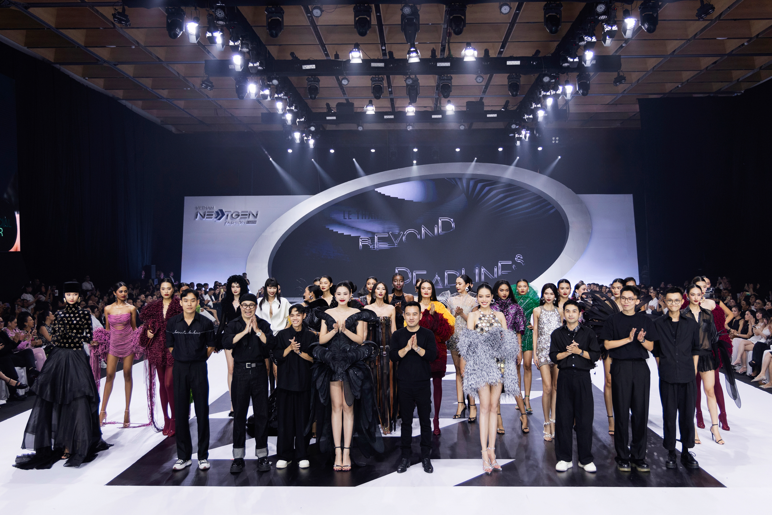 Hinh anh Những con số ấn tượng của Vietnam Next-Gen Fashion Era 1: 192 trang phục, 70 người mẫu, 7 tiếng phát sóng 3