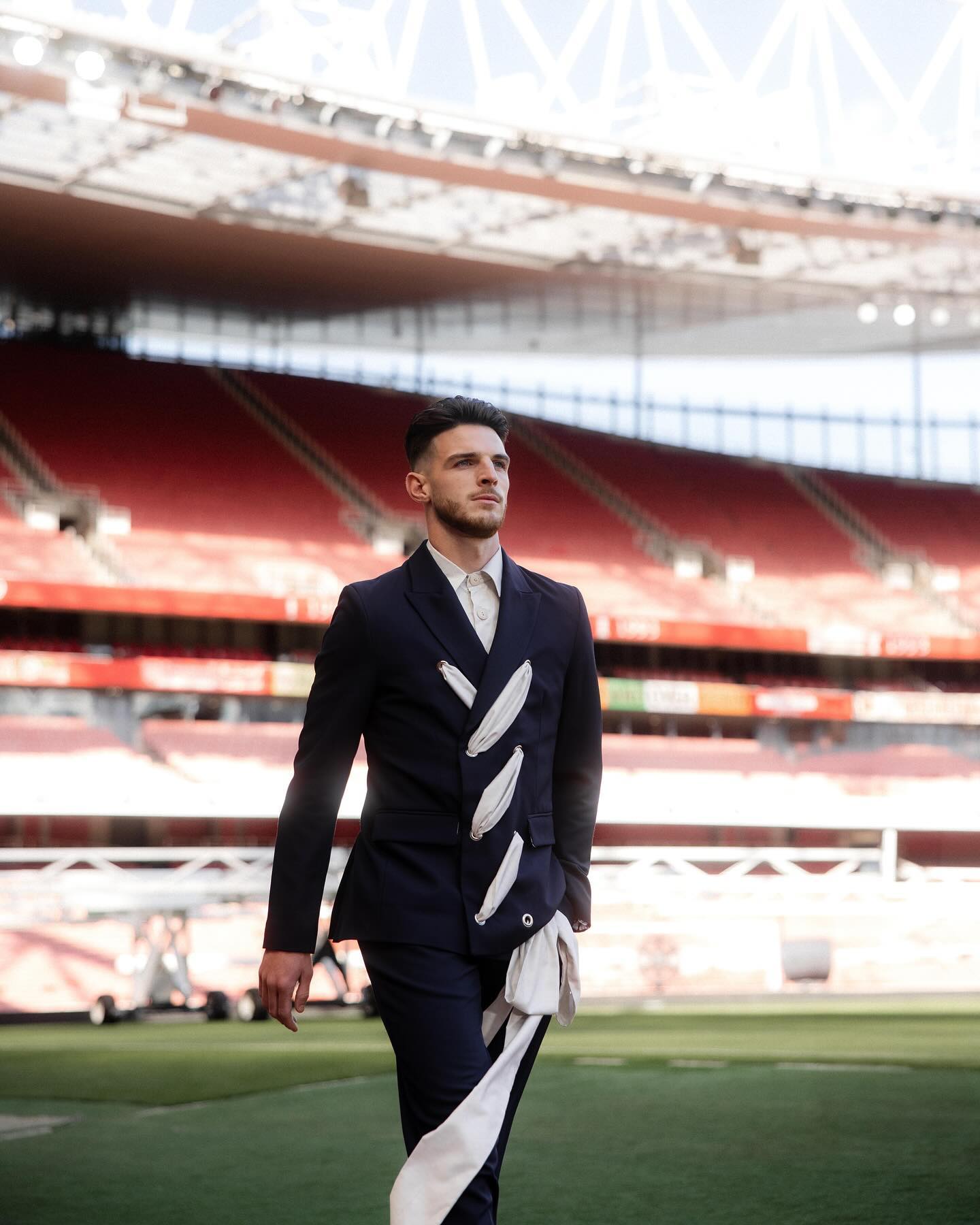 Tiền vệ Declan Rice tại London Fashion Week.