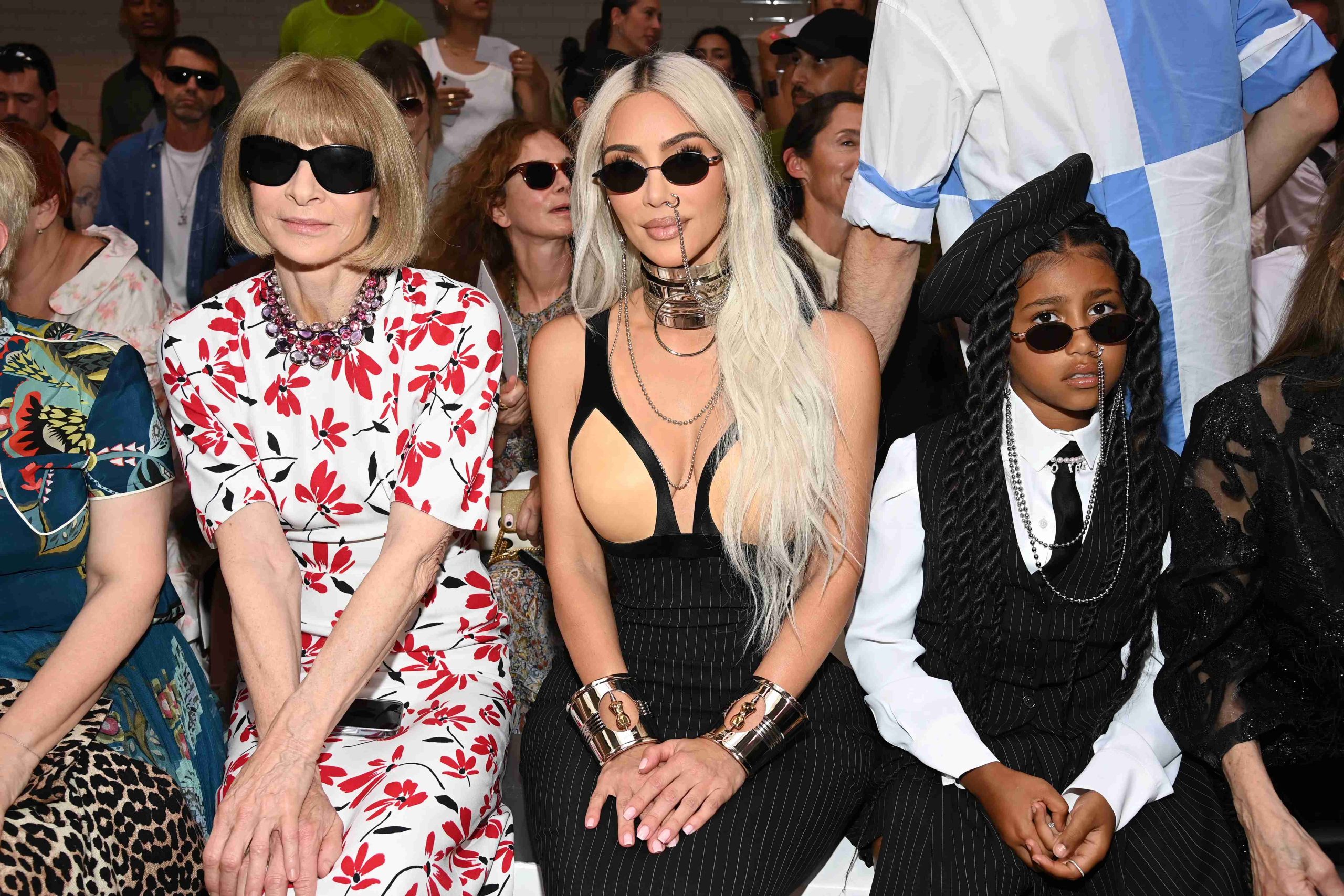 Anna Wintour, Kim Kardashian và con gái North West tại Paris Fashion Week 2023