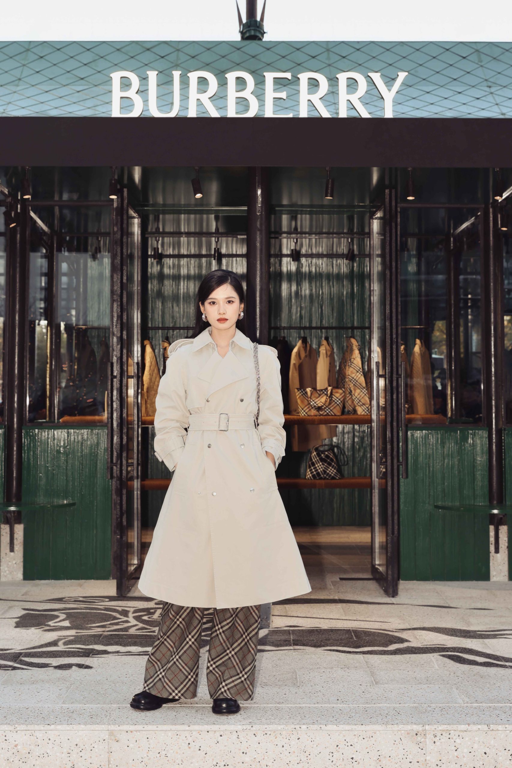 Đại sứ Thương hiệu Burberry Trương Tịnh Nghi (Zhang Jingyi)
