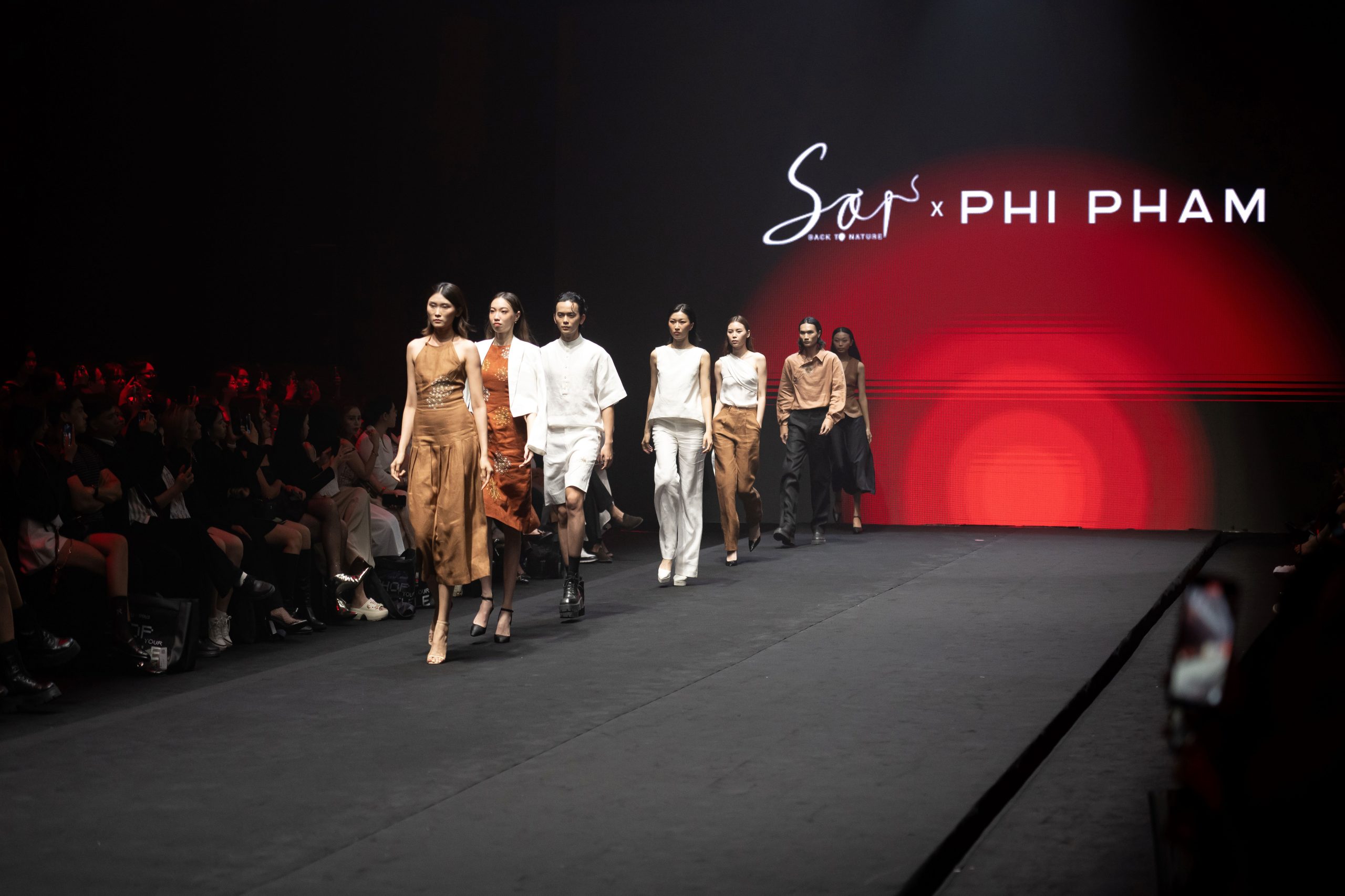 Hinh anh PHI PHAM x Sợi: “Những cánh hoa bay” 1