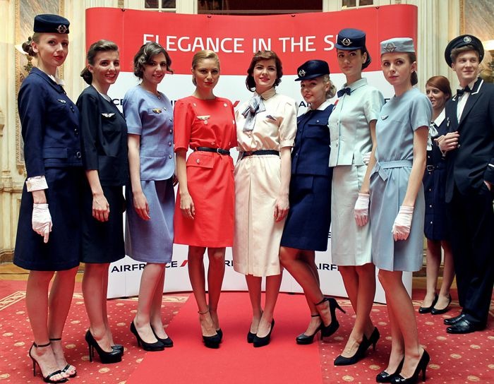 Hinh anh Dior và Cristobal Balenciaga - Đồng phục tiếp viên hàng không của hãng Air France 2