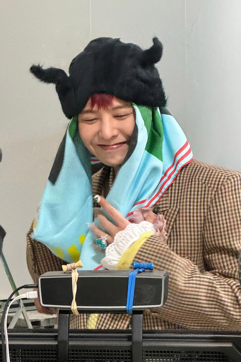 mũ tai quỷ G-Dragon trong Power