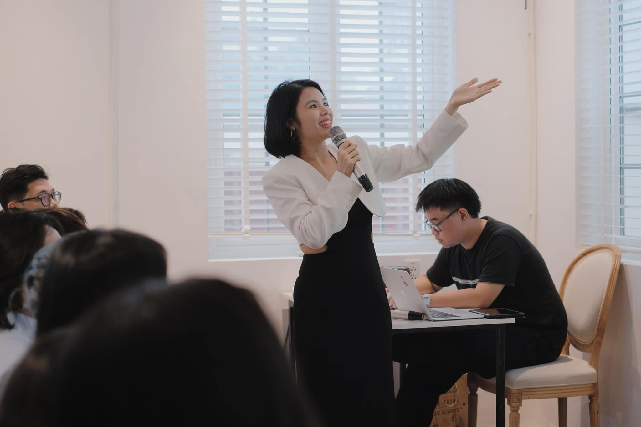 giảng viên thời trang Linh Cát 20/11