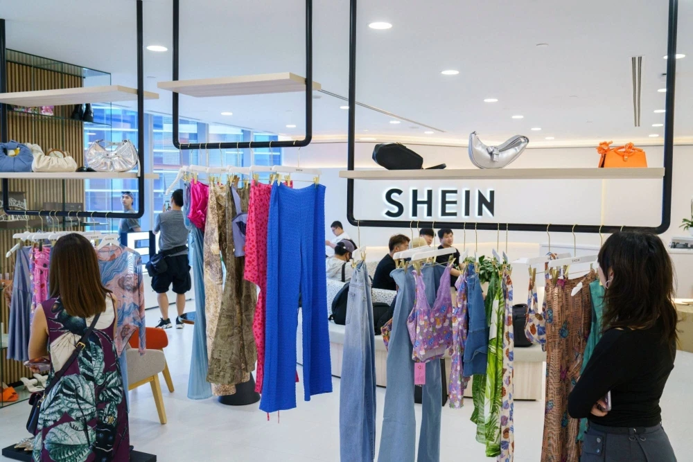 Hinh anh Mặc dù năm nay là một năm đầy thách thức đối với ngành bán lẻ và nhiều cuộc khủng hoảng đã xảy ra, nhưng một số thương hiệu đã có thể vượt qua thời kì kinh tế ảm đạm và người tiêu dùng đang có xu hướng thắt chặt chi tiêu để tiếp tục thu hút Gen Z mà không hề nao núng trước các vấn đề kinh tế toàn cầu. 2