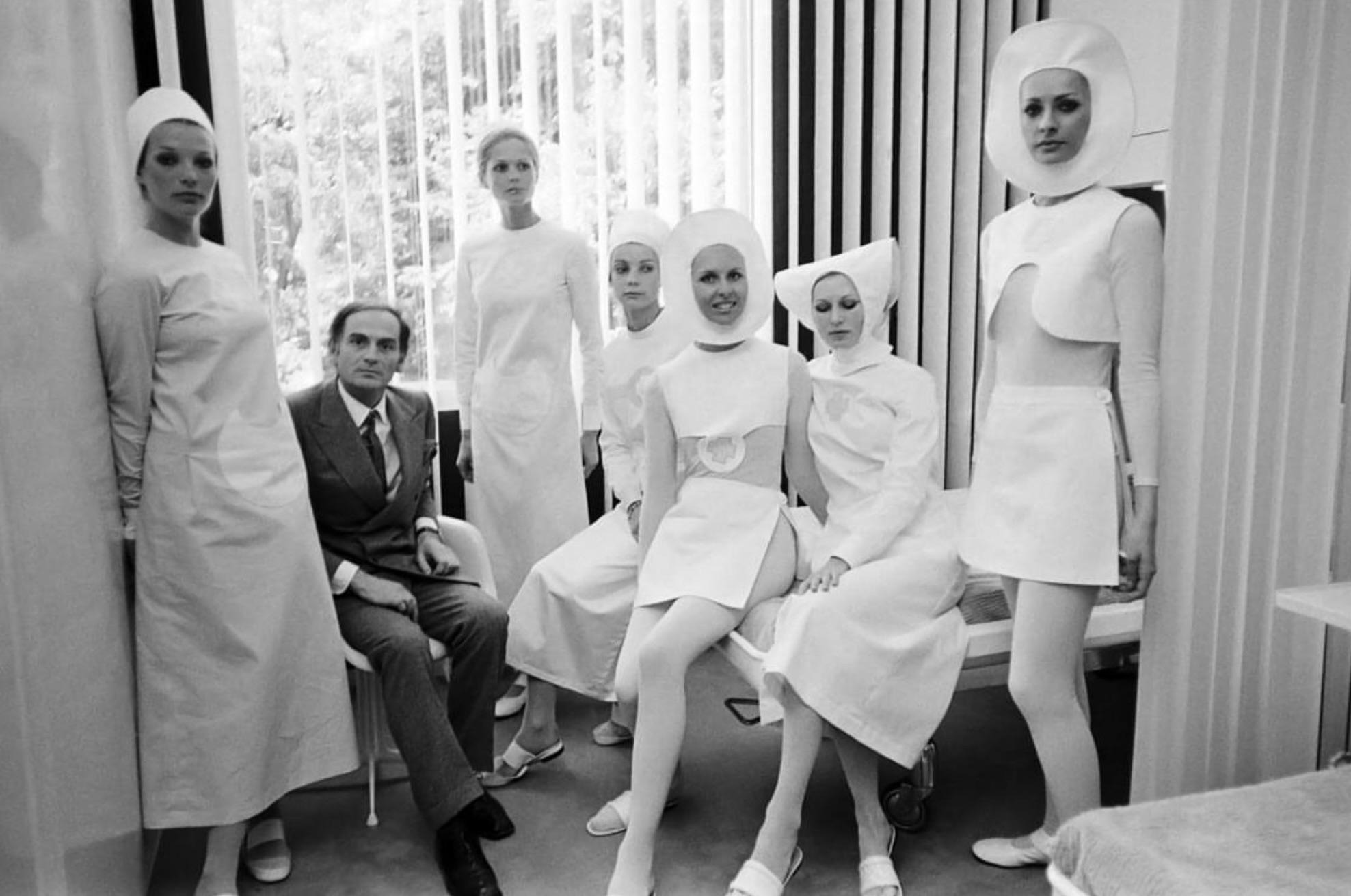 Hinh anh André Courrèges và Pierre Cardin - Đồng phục phẫu thuật 1