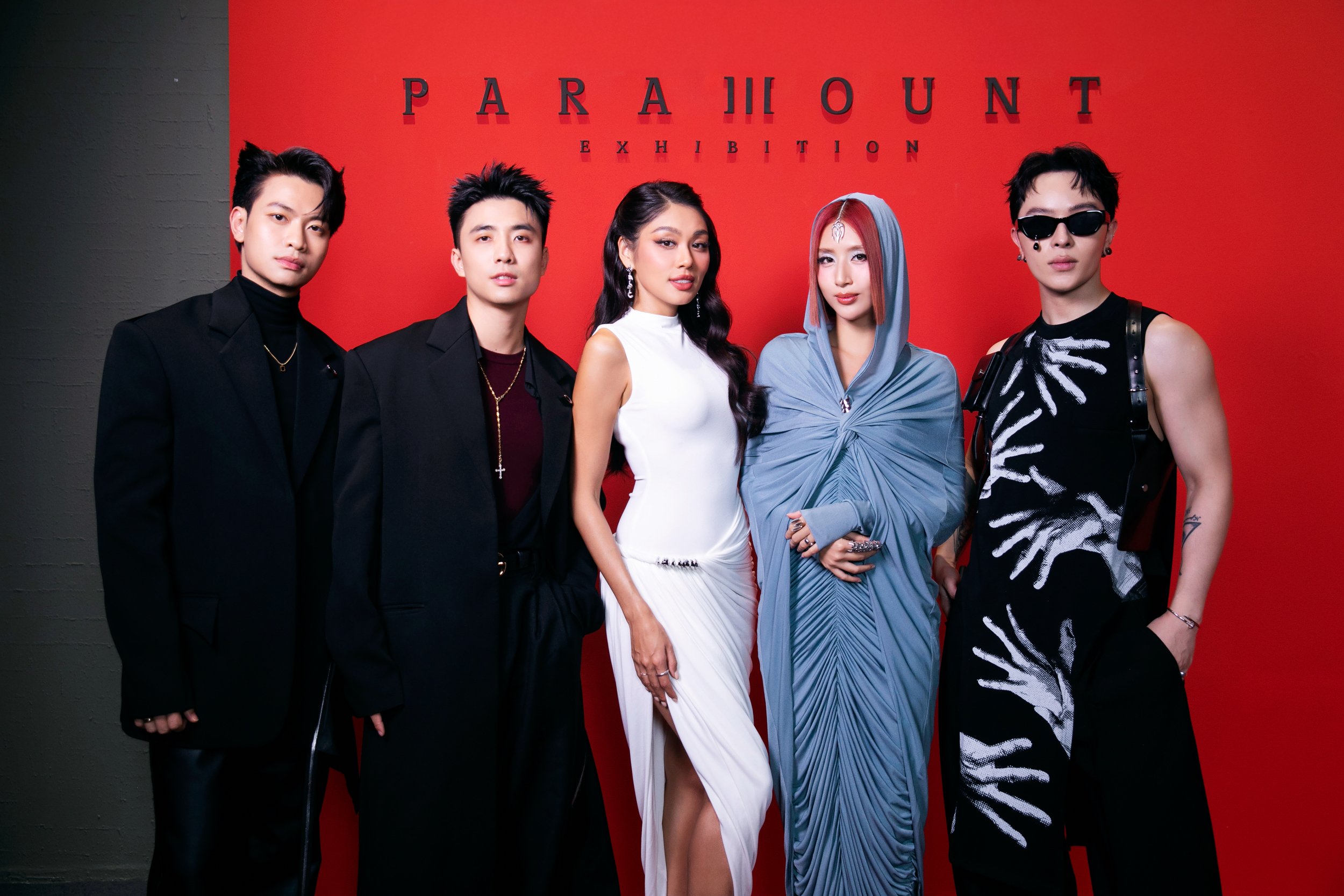 Hinh anh Dự án “Paramount” vừa được công bố vào tối ngày 26/11, đánh dấu lần đầu tiên Giám đốc Sáng tạo Cường Đàm giới thiệu một triển lãm nghệ thuật độc đáo kết hợp giữa thời trang, điêu khắc, ánh sáng, âm nhạc và trình diễn nghệ thuật tại Sài Gòn. 2