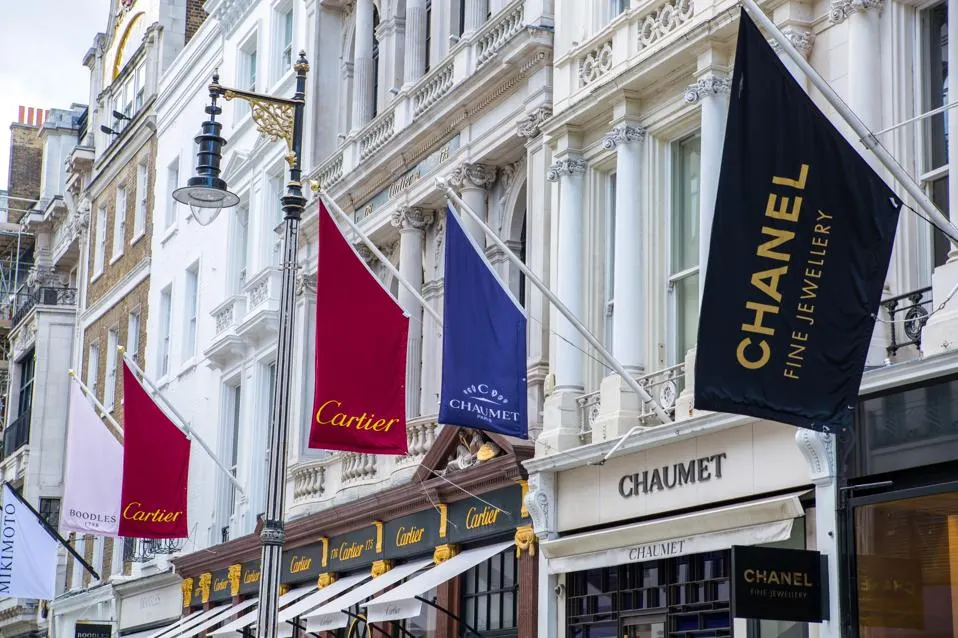 Luxury Business Insights: Cuộc tái định hình của ngành xa xỉ