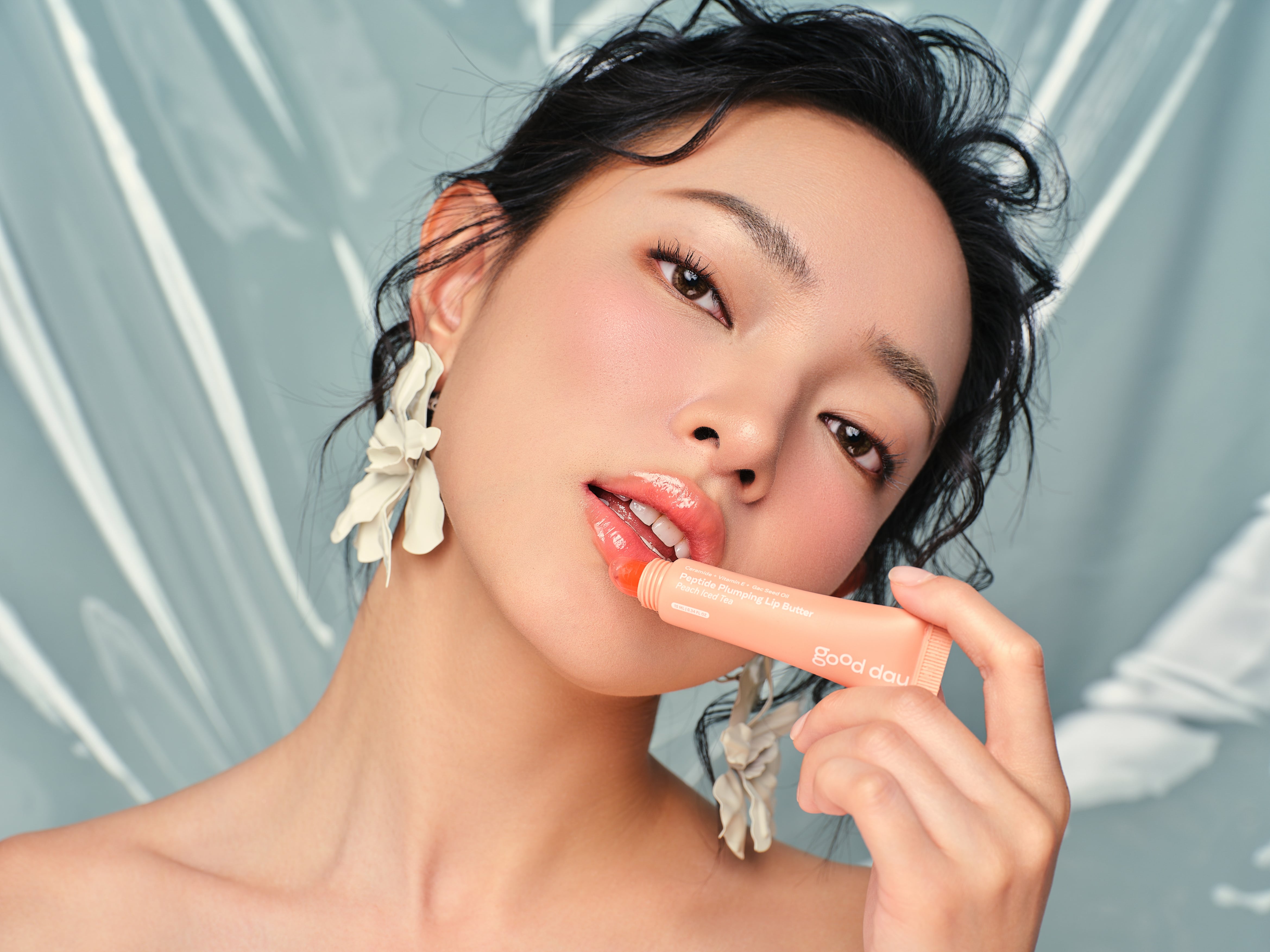 Khoe đôi môi xinh căng mọng với son dưỡng môi từ Châu Bùi