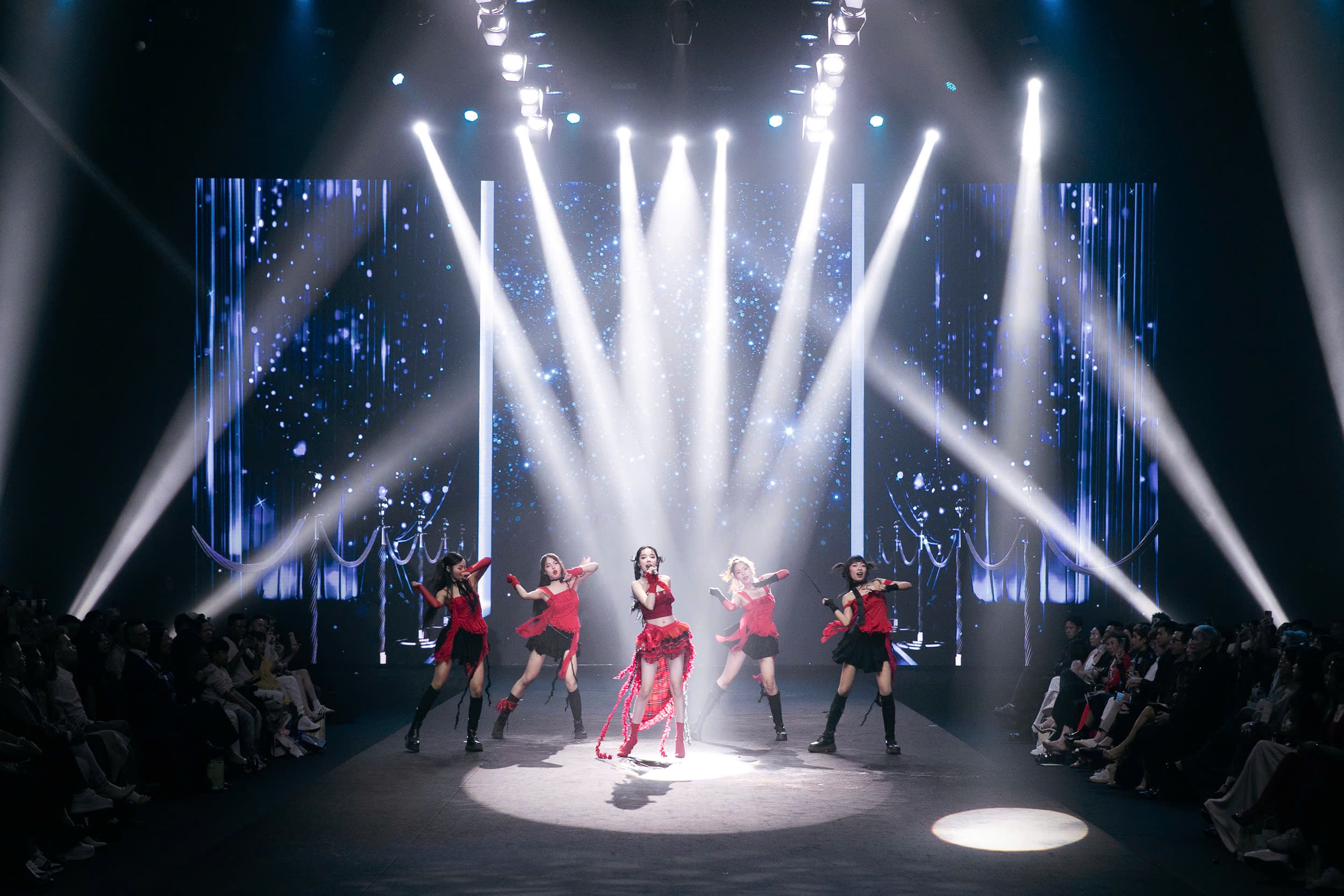 Hinh anh Davines Hair Show 2024: Sân chơi tôn vinh nghệ thuật tạo mẫu 2