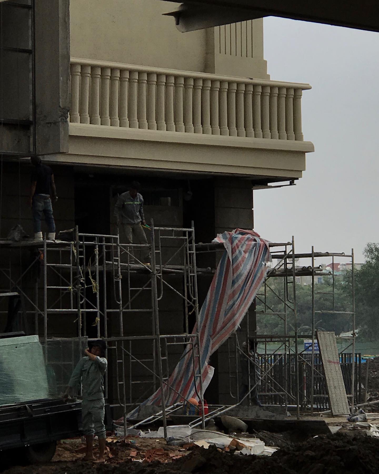 Hinh anh Das La Vie là những gì gần trước mắt 1