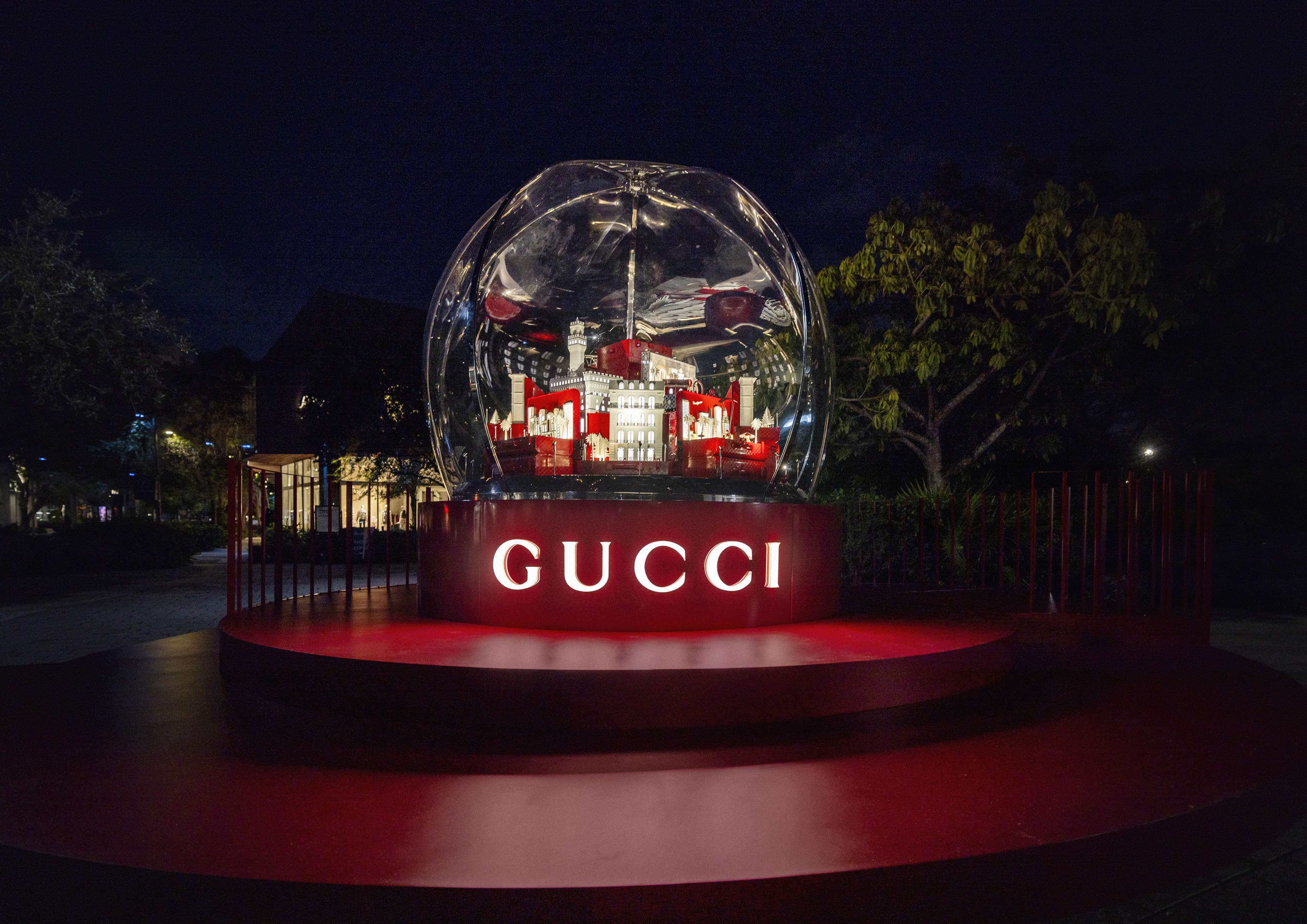 Triển lãm nghệ thuật Gucci: Di sản và sắc màu lễ hội