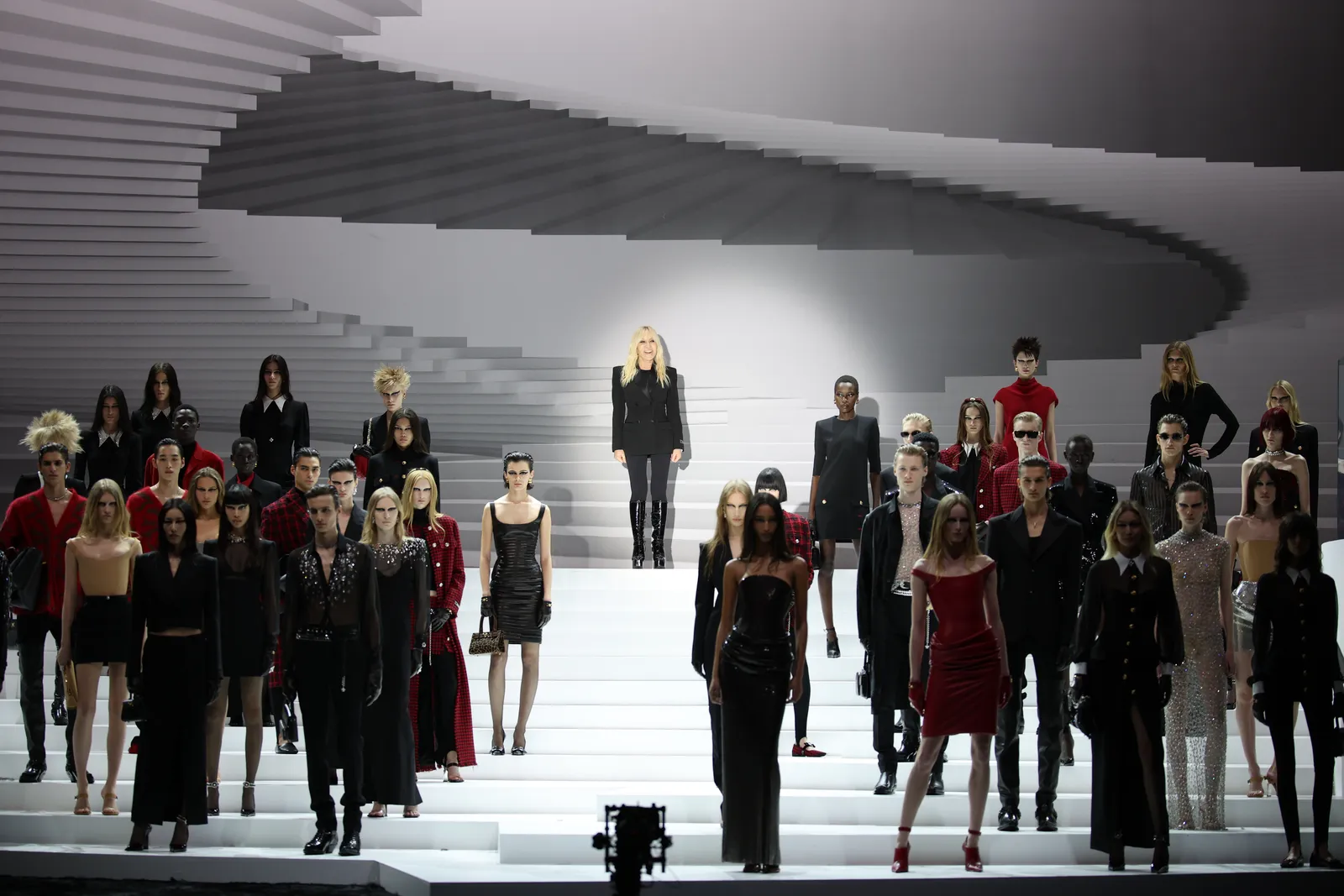 Hinh anh Breaking news: Donatella Versace rời Versace? 2