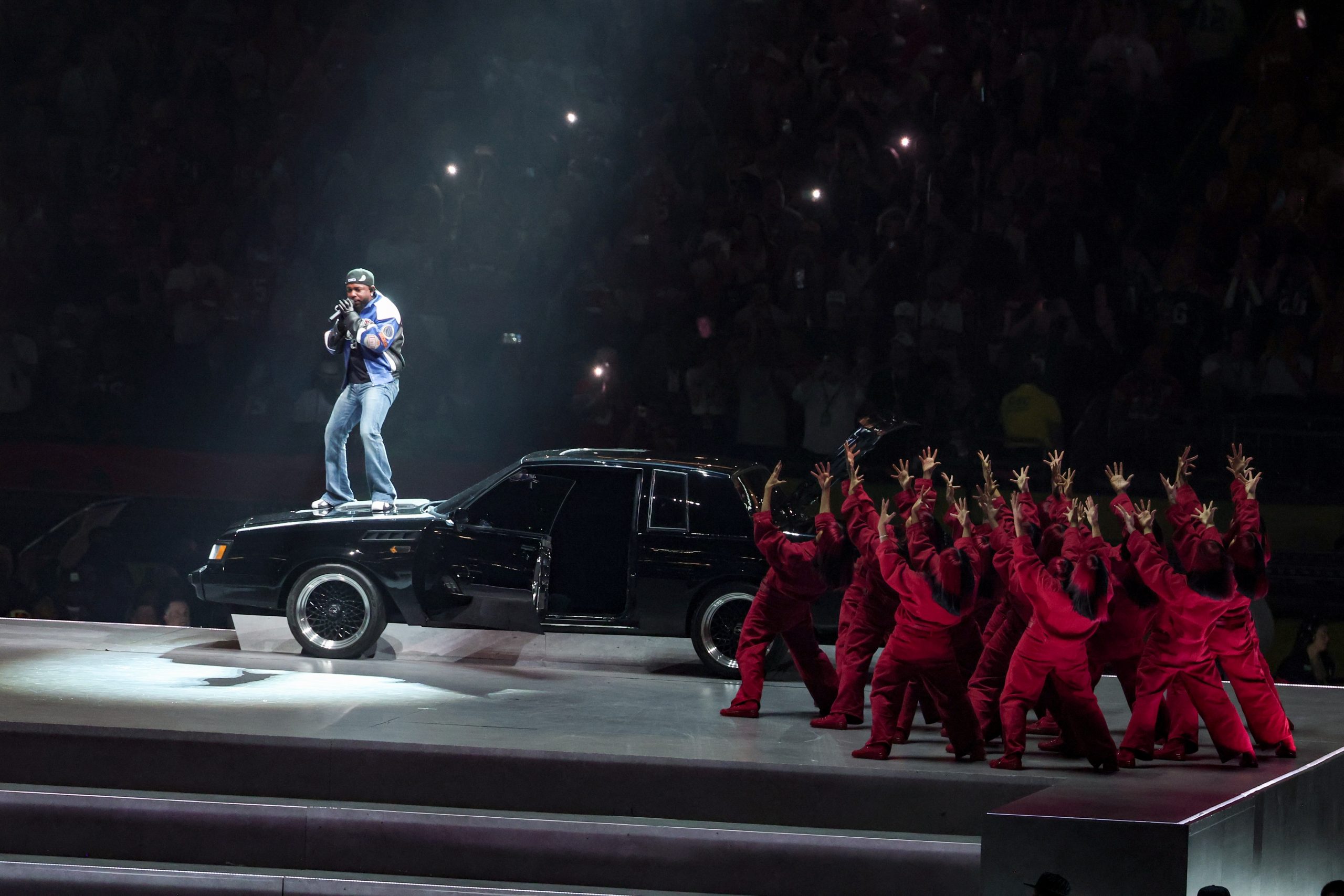 Hinh anh 4 ẩn ý được Kendrick Lamar cài cắm trong màn trình diễn được mong đợi nhất tại Super Bowl Halftime Show 3