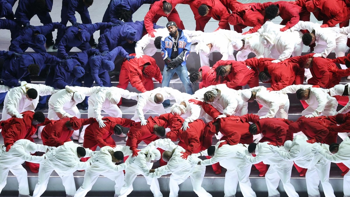 Hinh anh 4 ẩn ý được Kendrick Lamar cài cắm trong màn trình diễn được mong đợi nhất tại Super Bowl Halftime Show 2