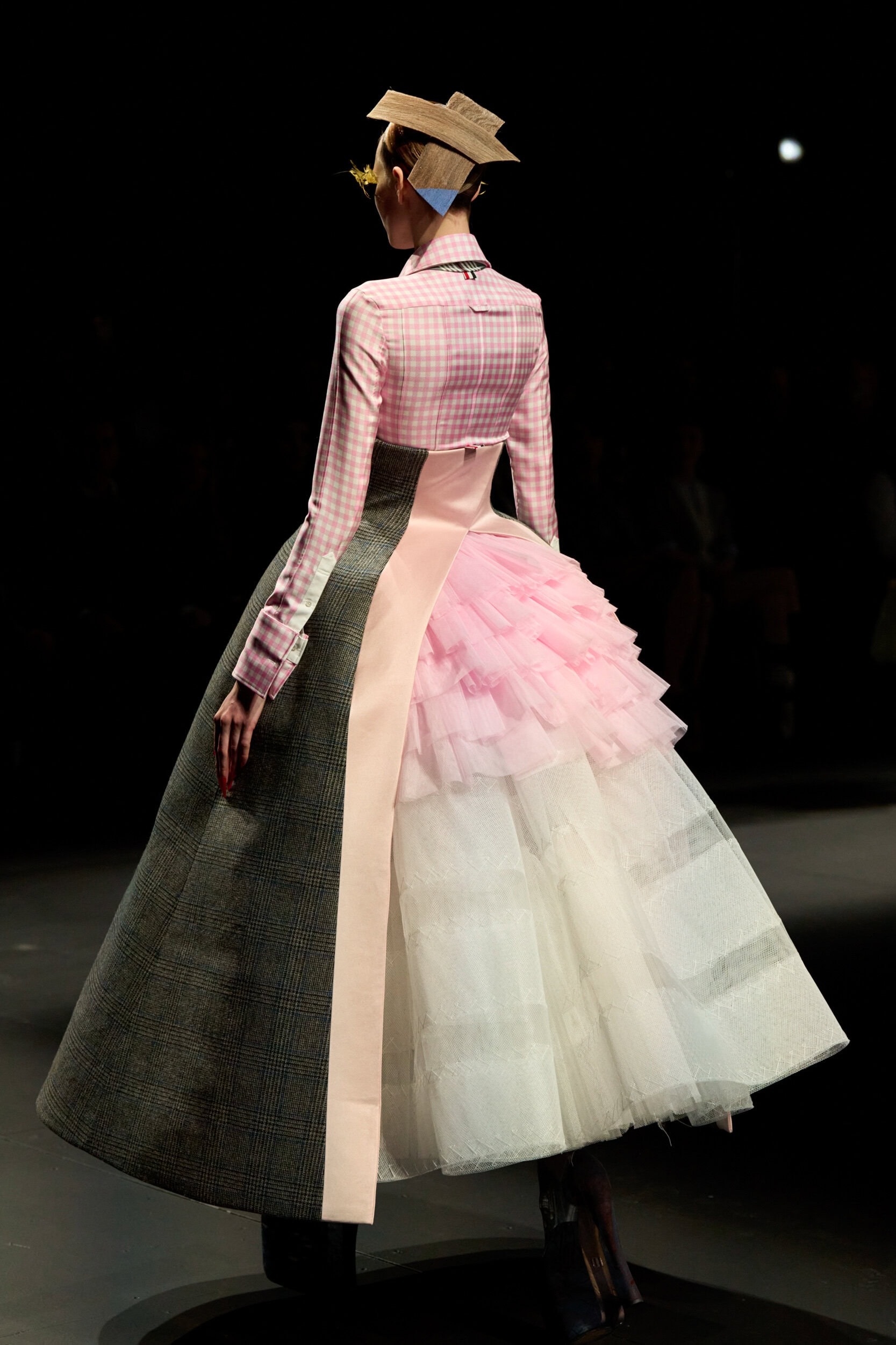 Hinh anh Thom Browne Fall 2025 - Chuyến bay của trí tưởng tượng và sự tự do 13