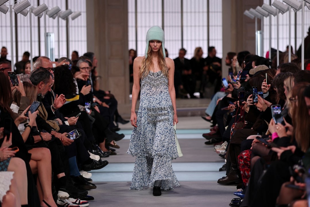 Louis Vuitton Fall/ Winter 2025: Sân ga xa hoa trong trí tưởng tượng của Nicolas Ghesquière