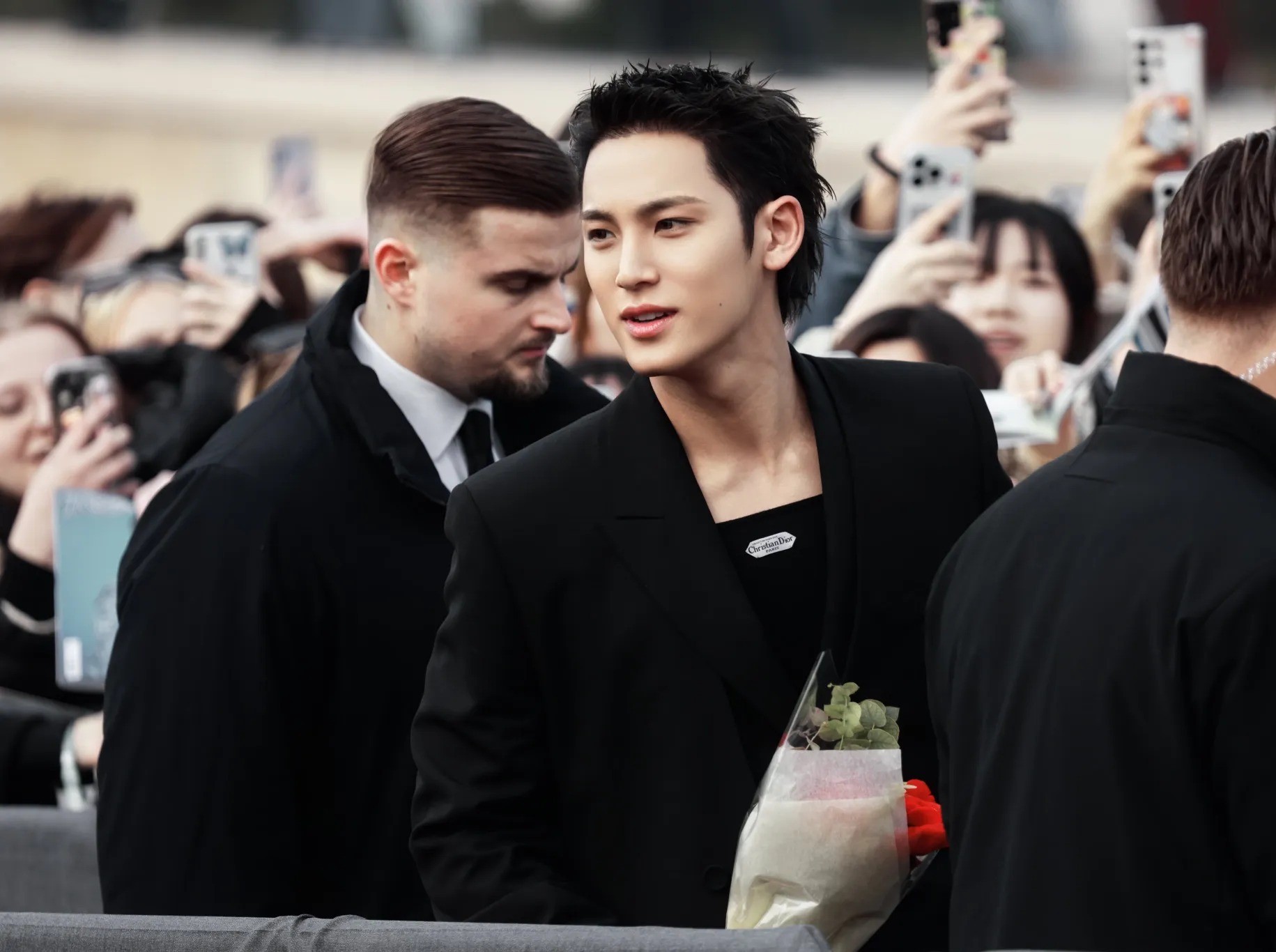 Hinh anh K-pop fan: "át chủ bài" mới cho thời trang xa xỉ? 3