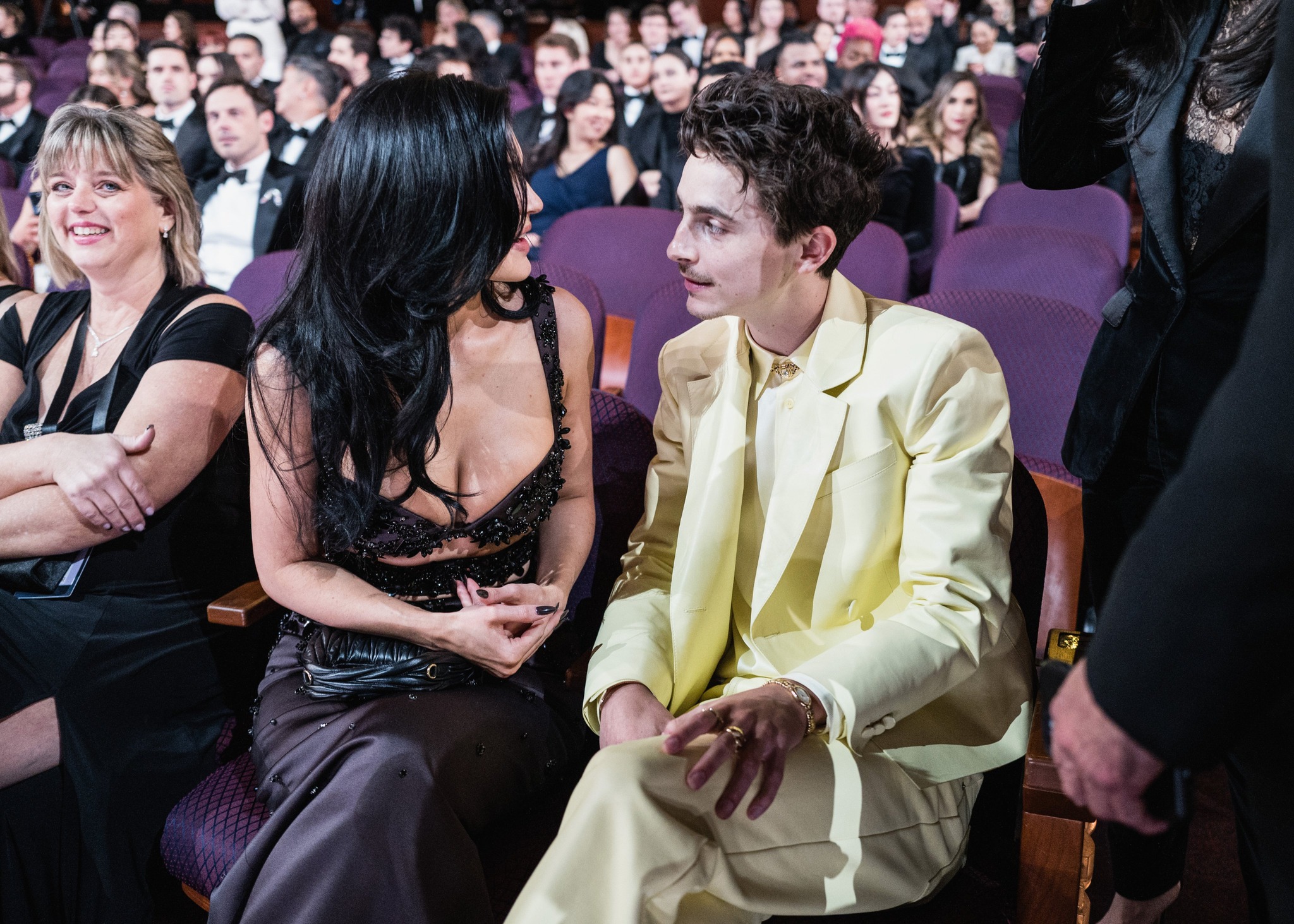 Timothée Chalamet - Kylie Jenner mặc gì tại Oscars 2025