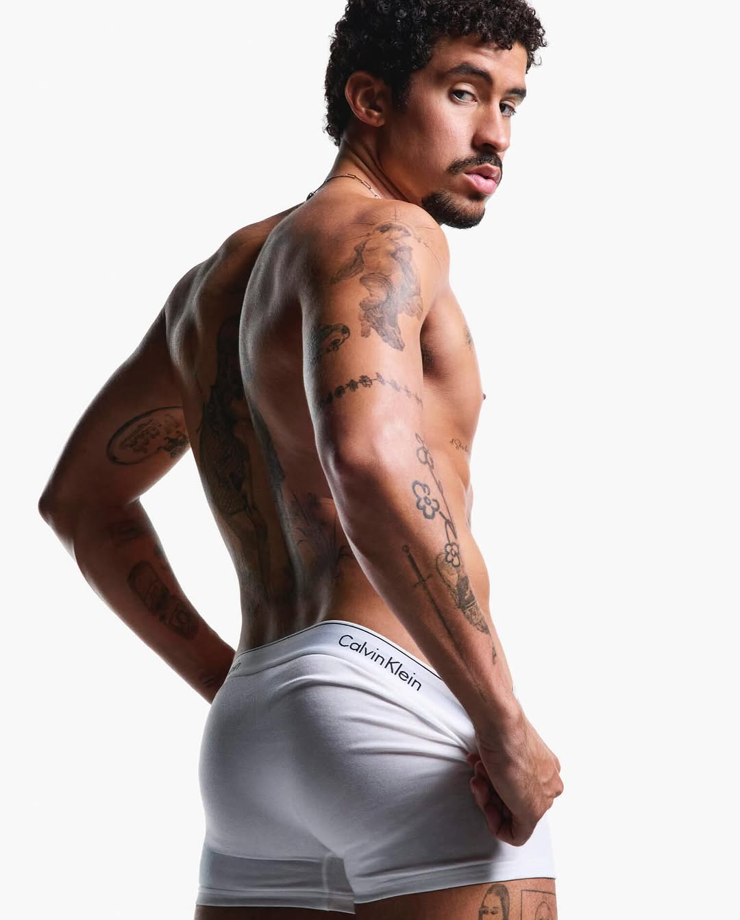 Hinh anh Bad Bunny - nỗ lực trẻ hóa thương hiệu của Calvin Klein 1