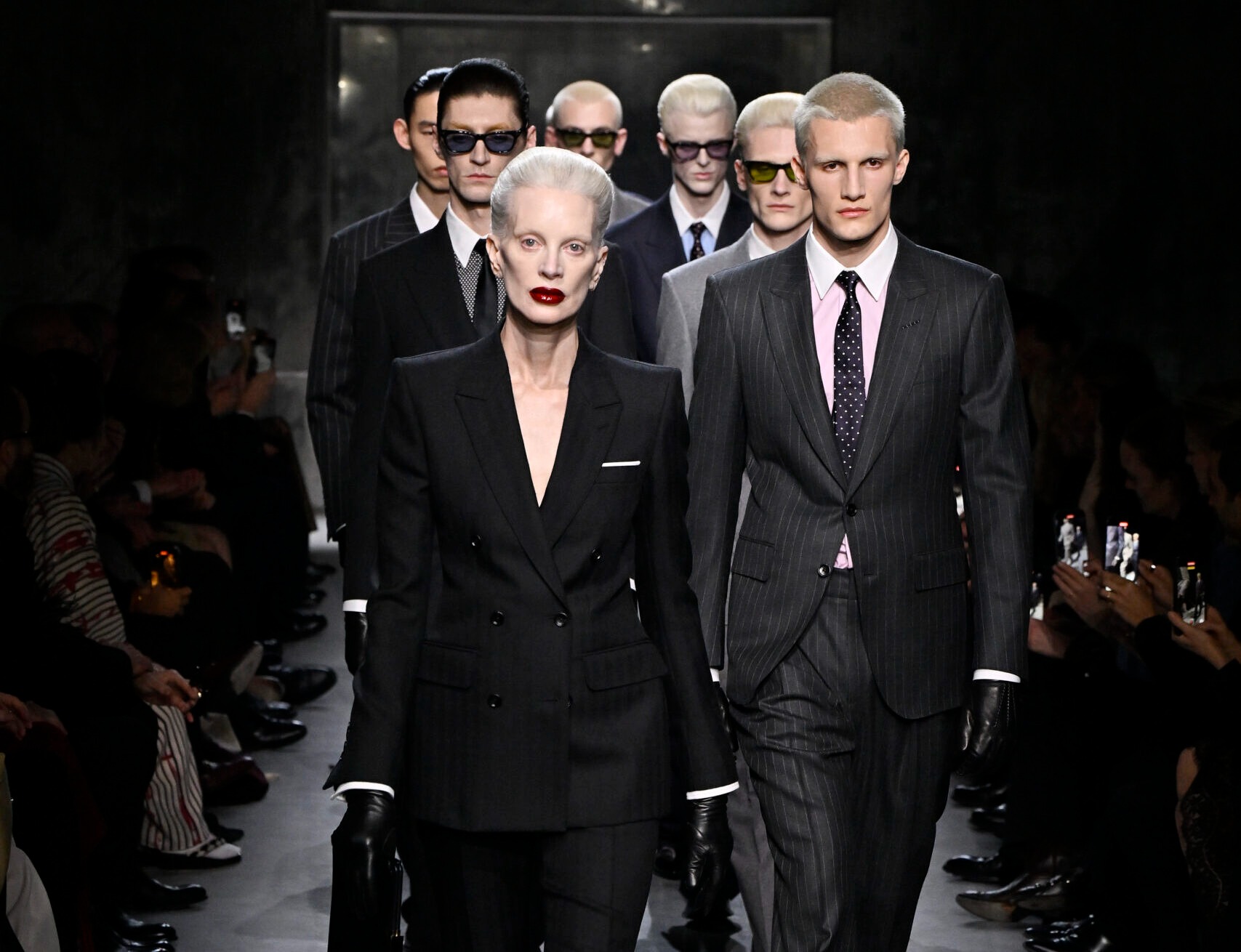 Tom Ford Fall/ Winter 2025: Một “mối tình” đẹp của giới thời trang vừa “chớm nở”