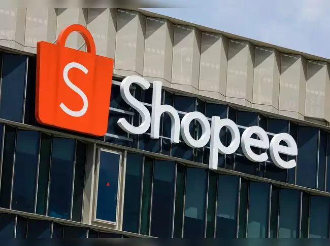 Shopee tăng phí: áp lực mới lên các shop thời trang nội địa