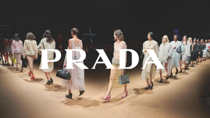 Thời thịnh vượng của Tập đoàn Prada đã tới: Miu Miu vượt mốc tăng trưởng, kế hoạch sáp nhập với Versace