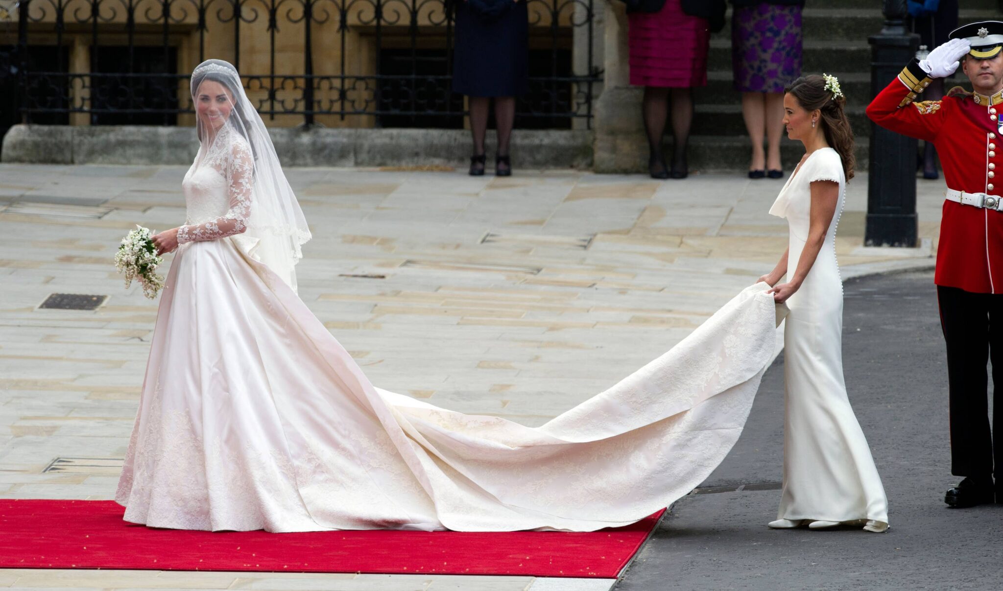 Hinh anh Sarah Burton: Người kế vị di sản McQueen 1