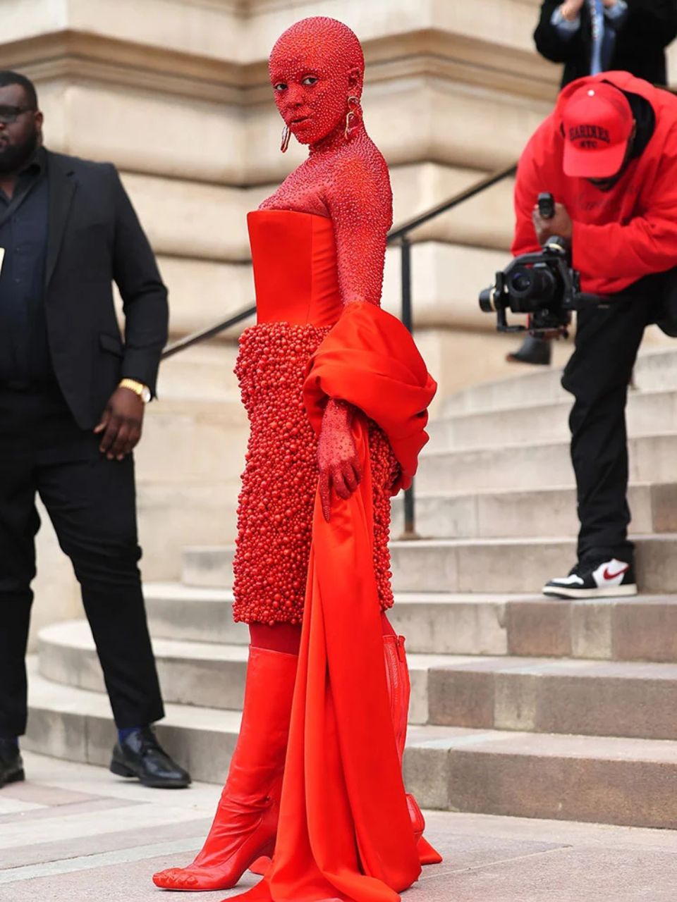 Hinh anh Kylie Jenner và Doja Cat tại Schiaparelli 2